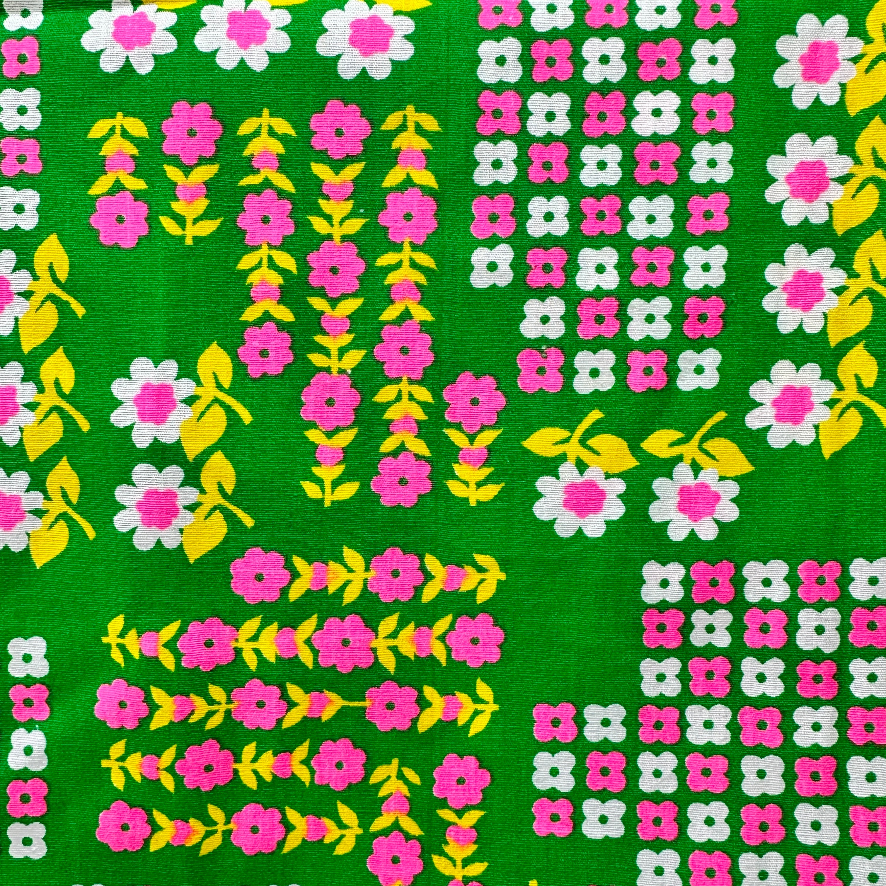 200cms AMAZING Retro Green & Pink Floral Fabric