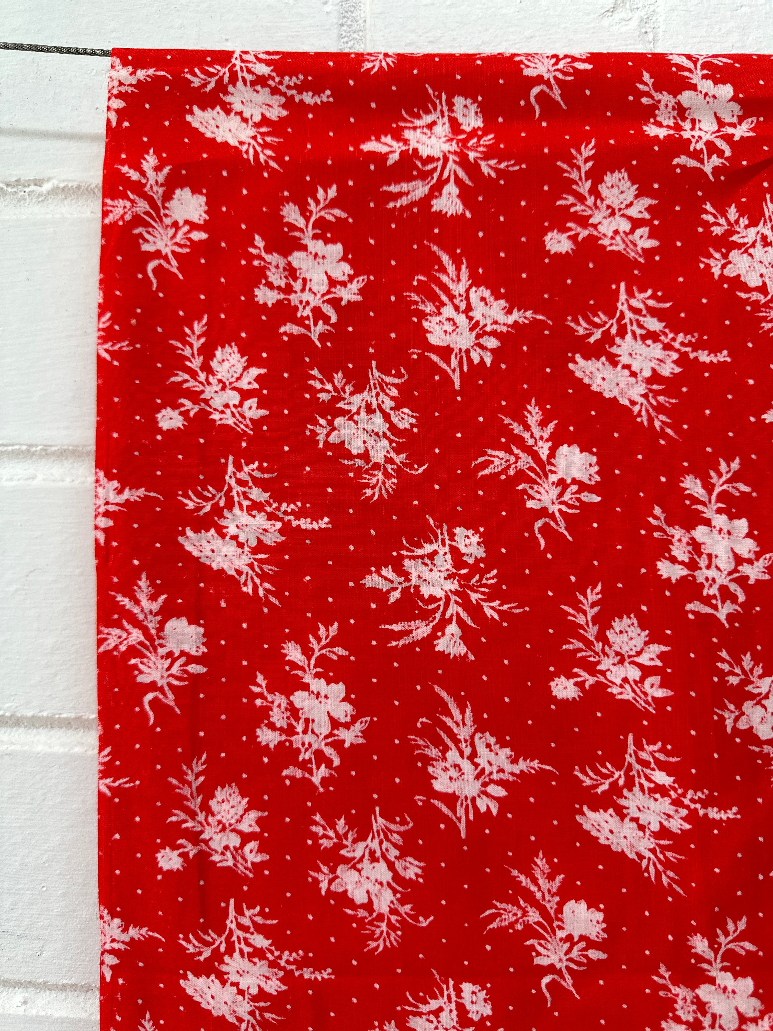 225cms Pretty Bright Red Floral Cotton Fabric