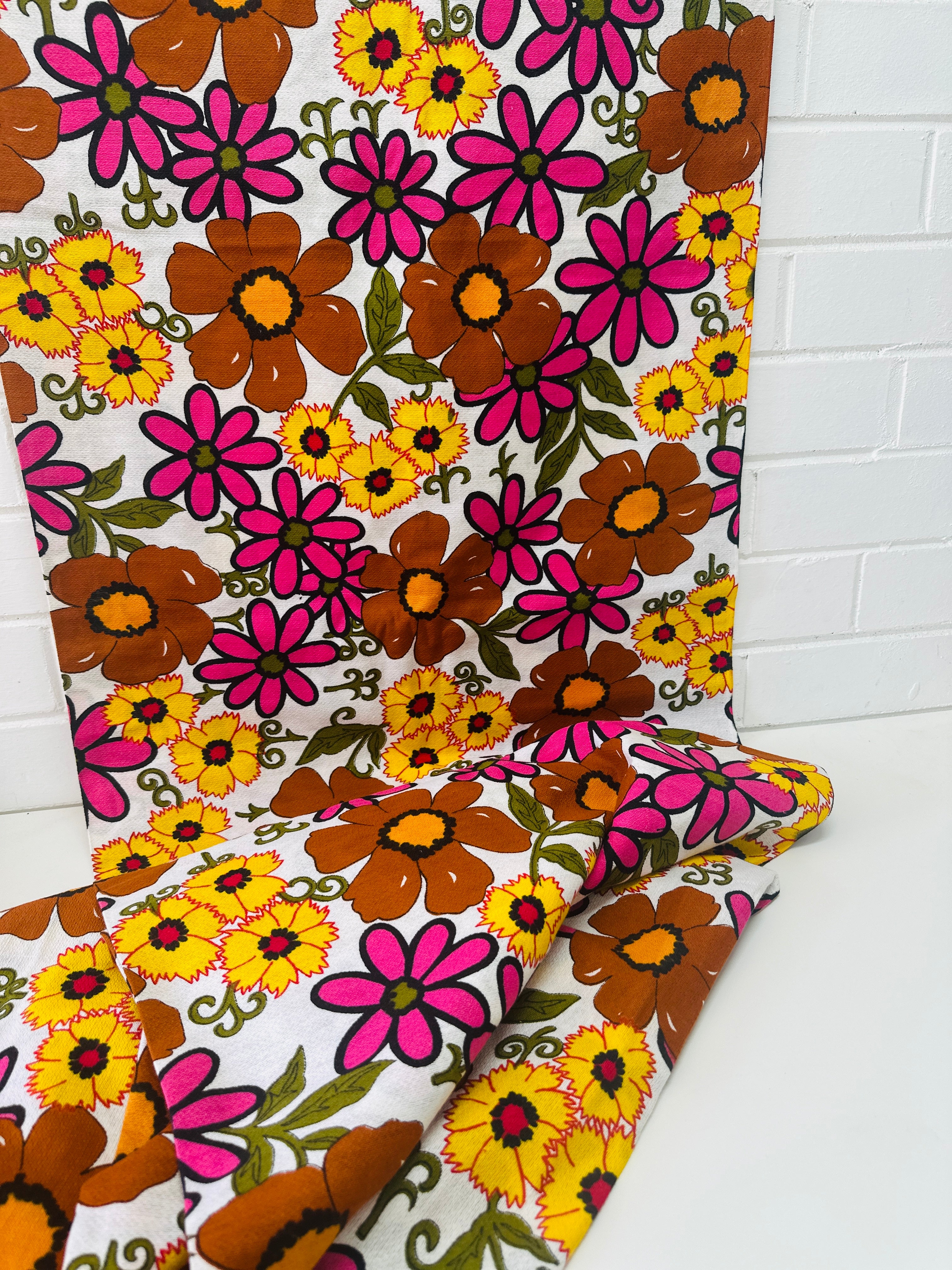 440cms FABULOUS Loud Vintage Fabric HUGE