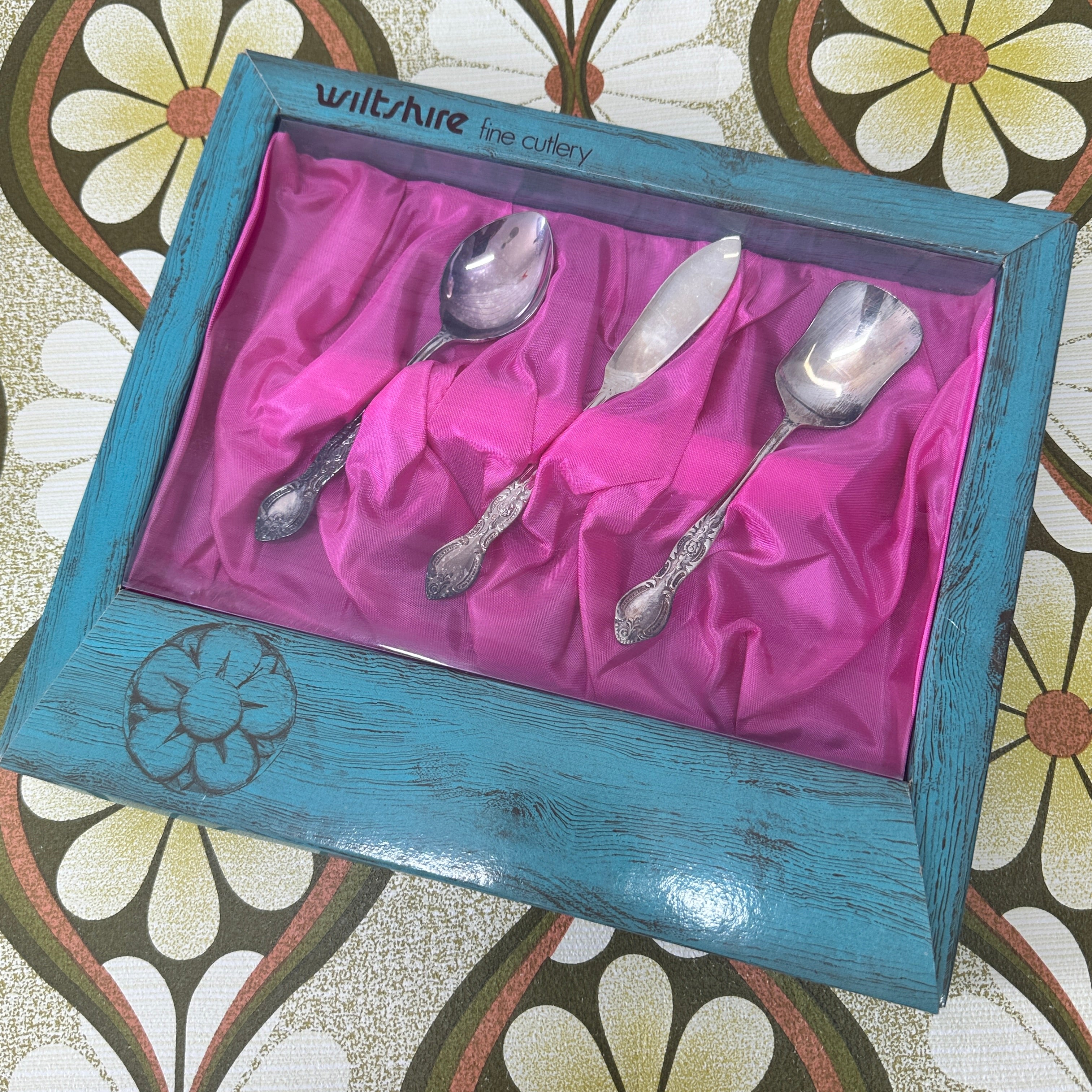 VINTAGE Boxed WILTSHIRE Fine Cutlery Set