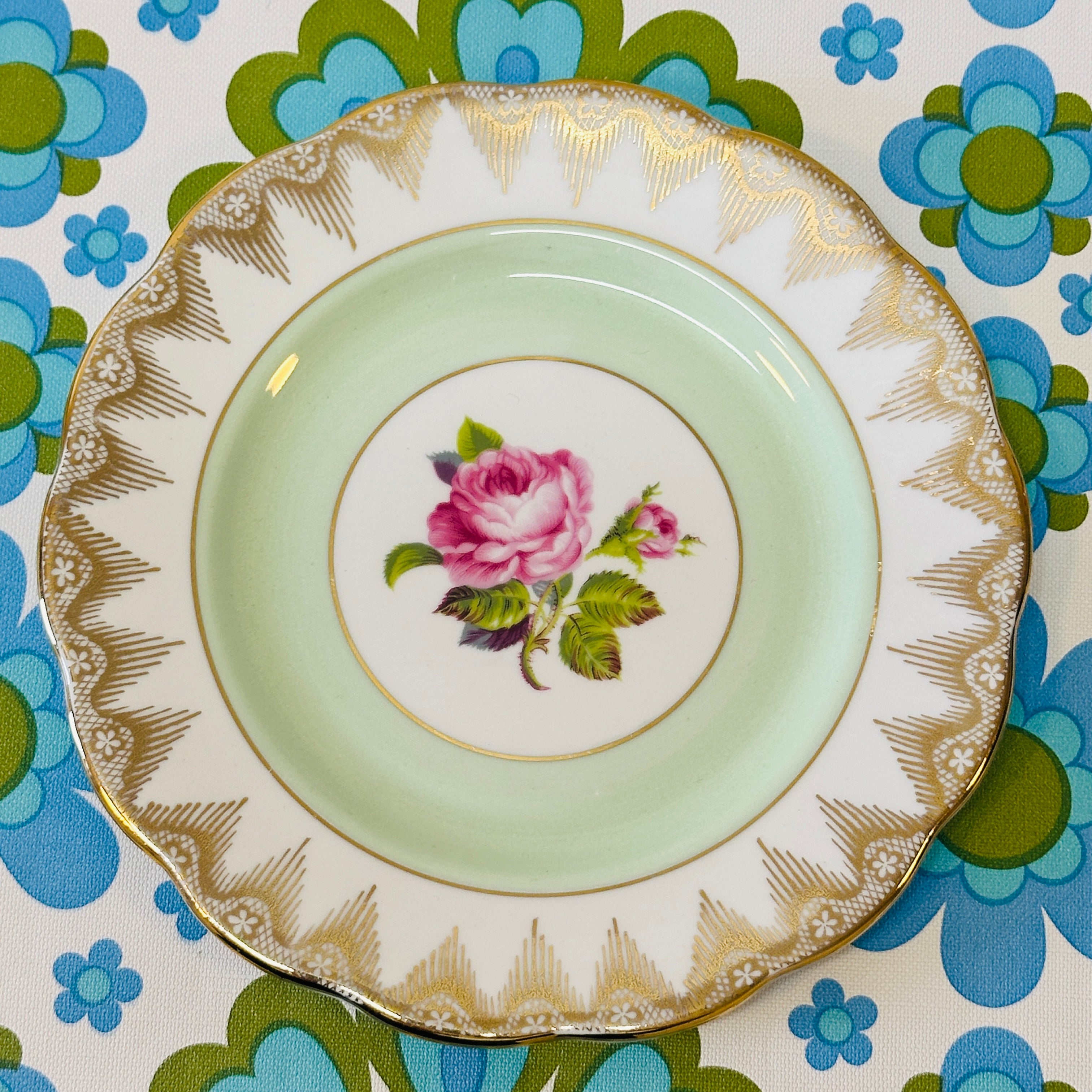 ROSLYN Vintage Pretty Plate England