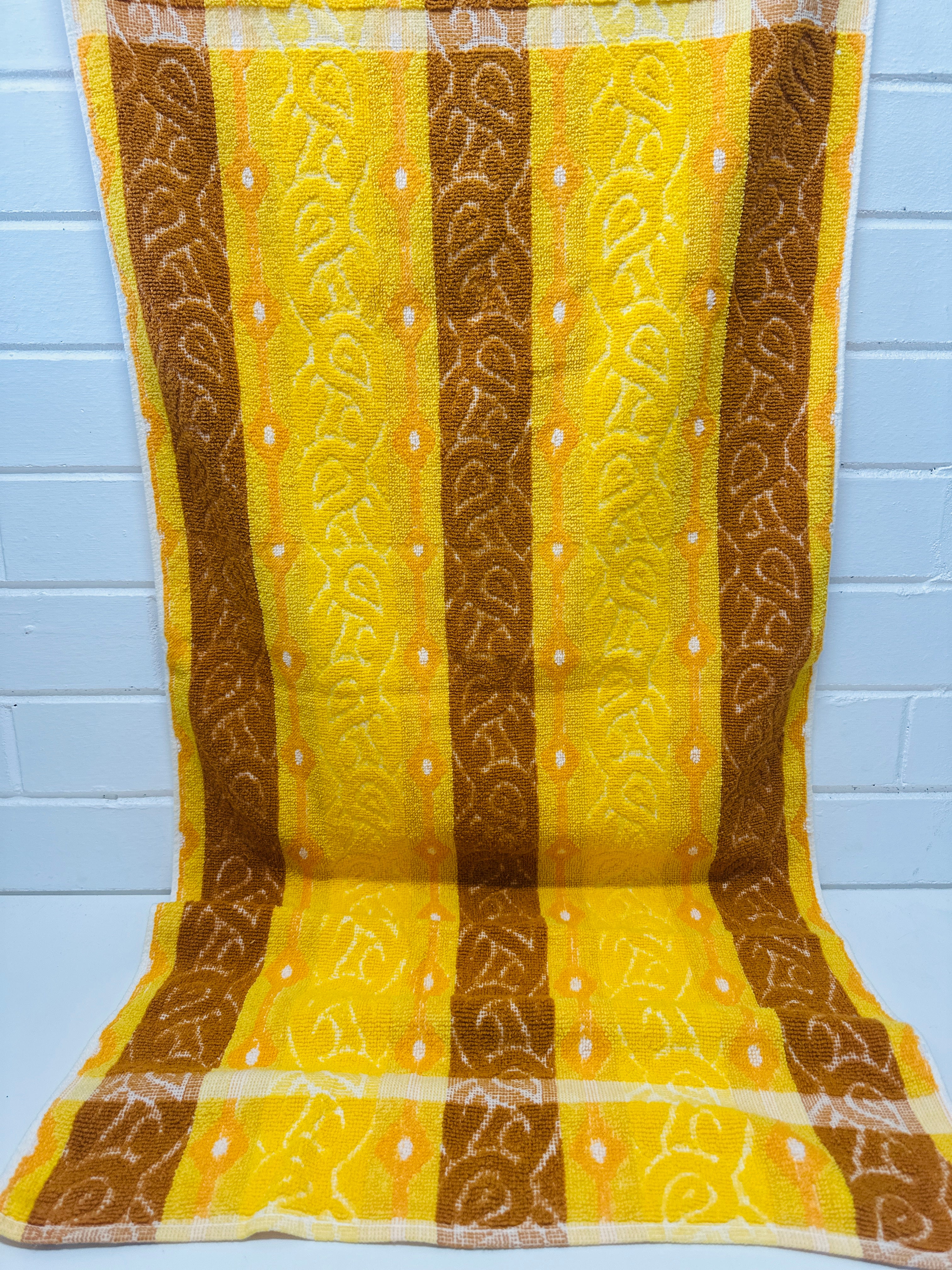 Beautiful VIntage Bright Bath Towel