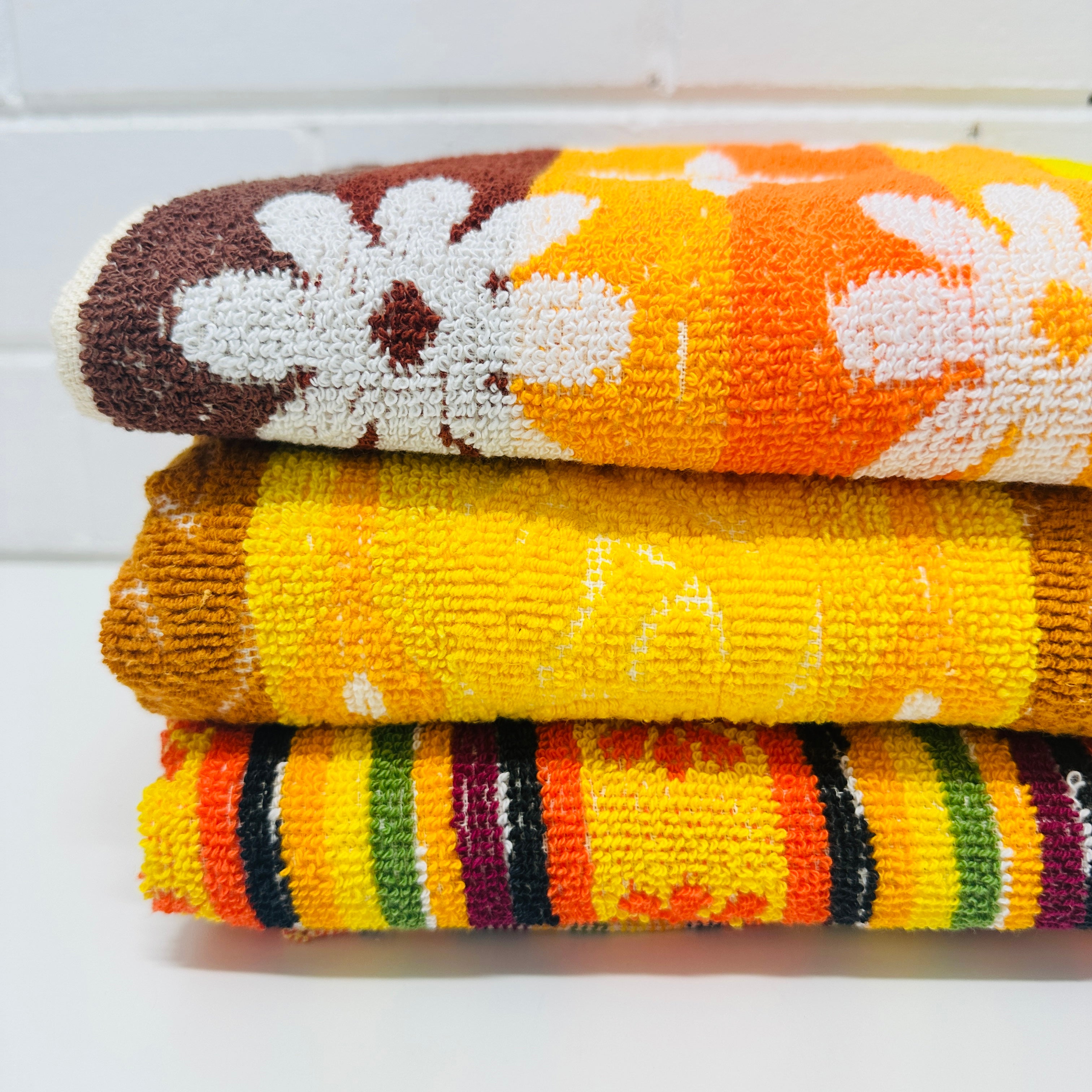 Beautiful VIntage Bright Bath Towel