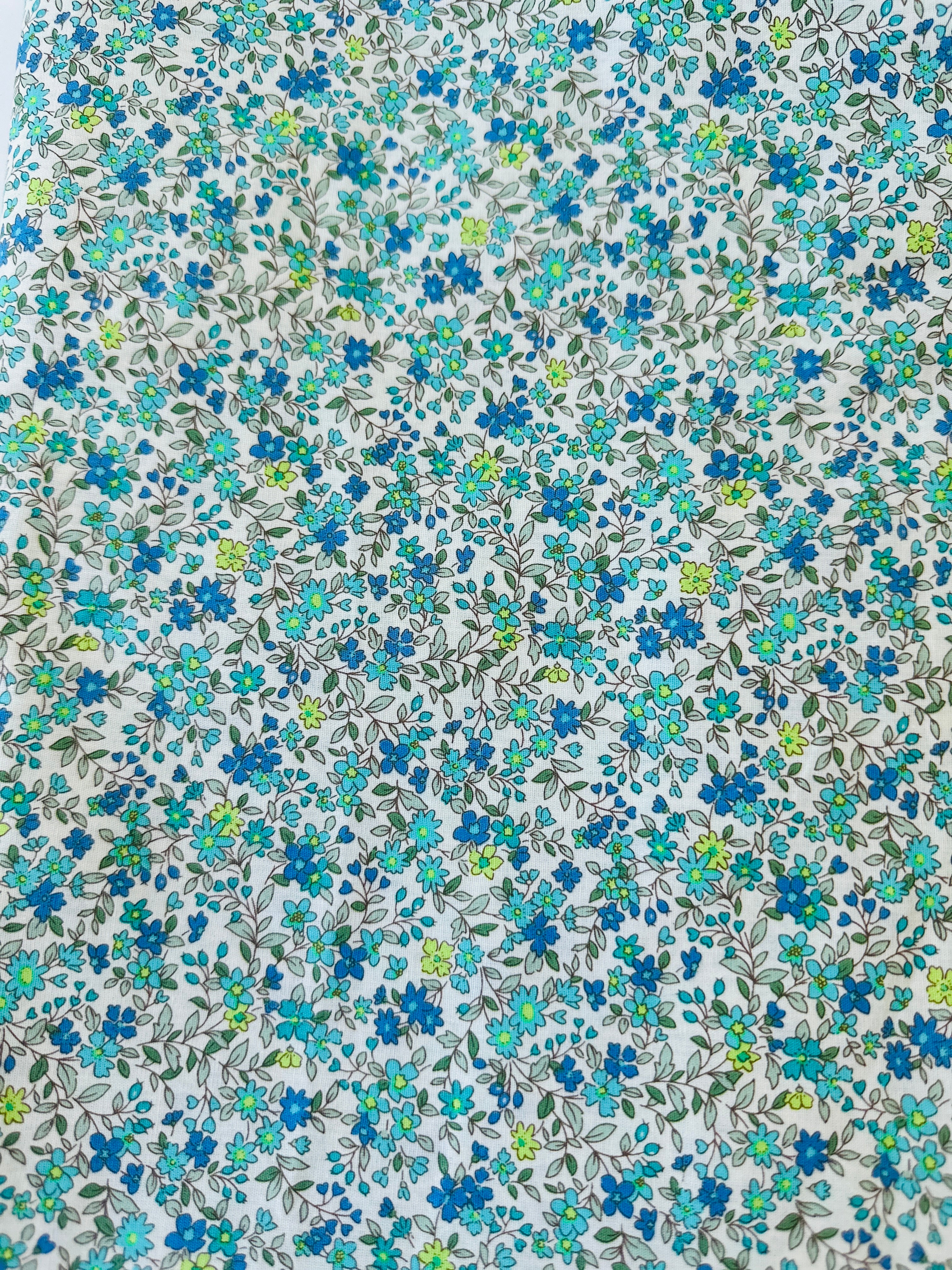 140cms Wide Sold by The Metre Pretty Blues Floral All Cotton Fabric