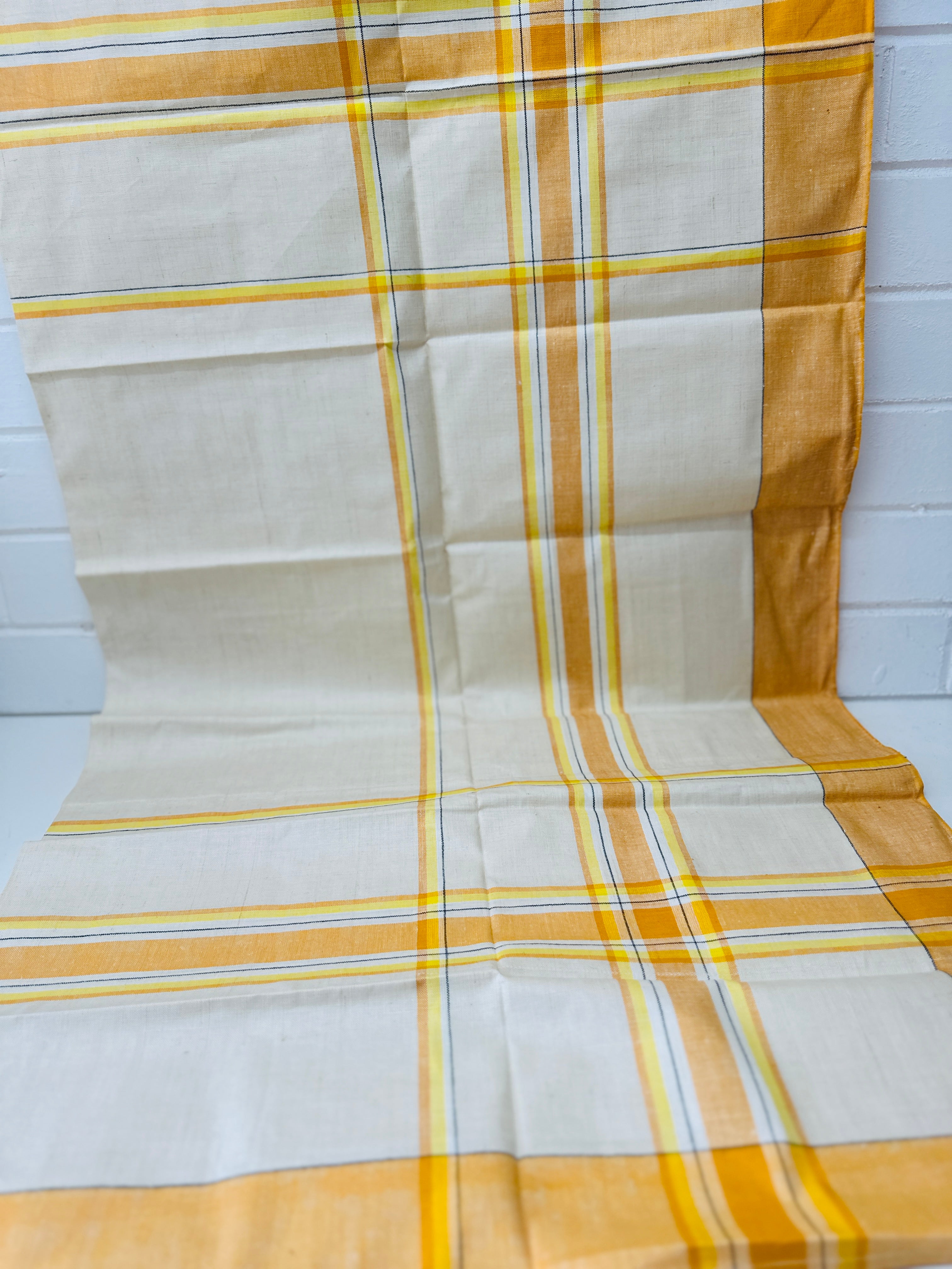 Quality UNUSED Irish Linen Tablecloth