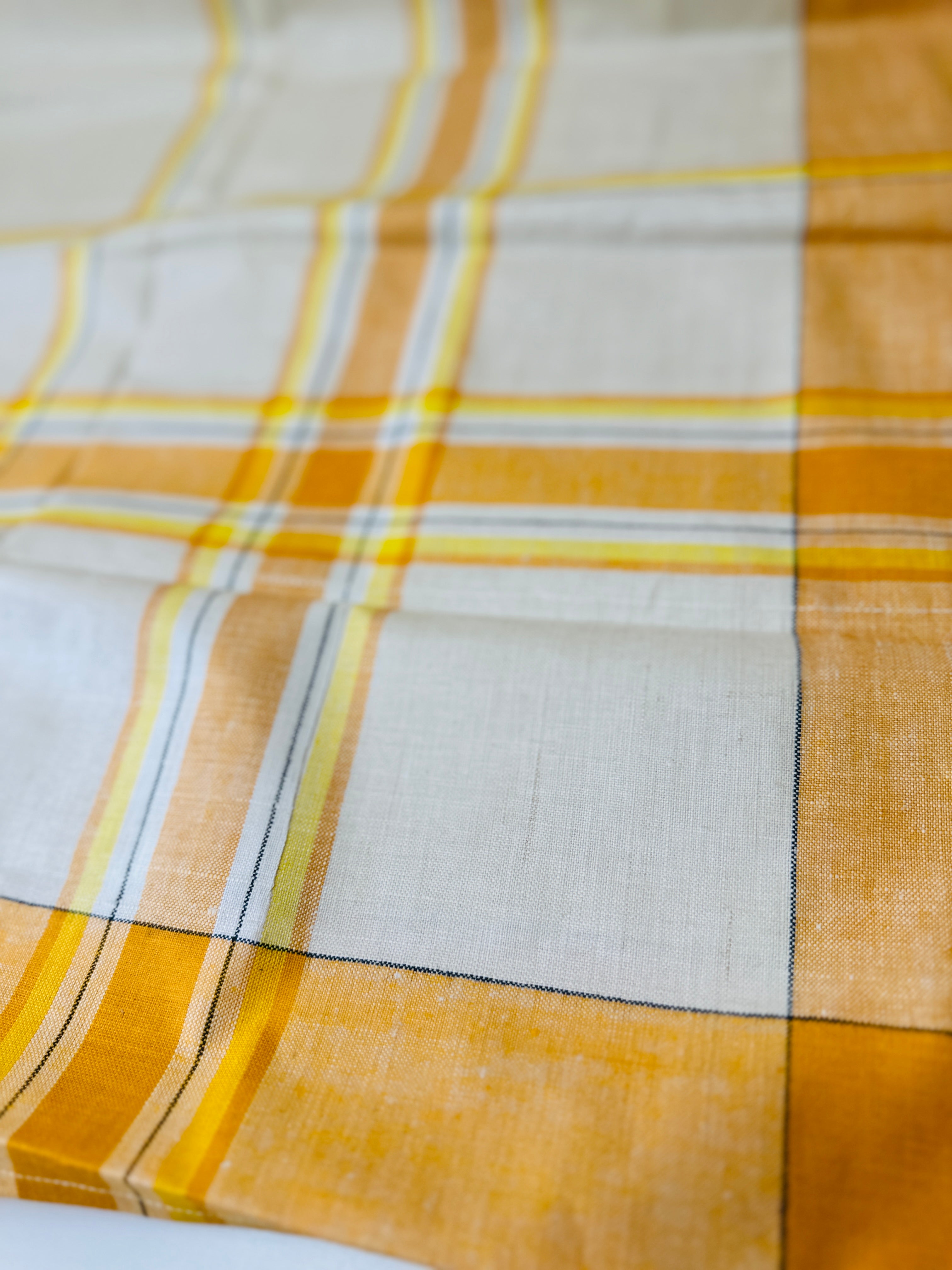 Quality UNUSED Irish Linen Tablecloth