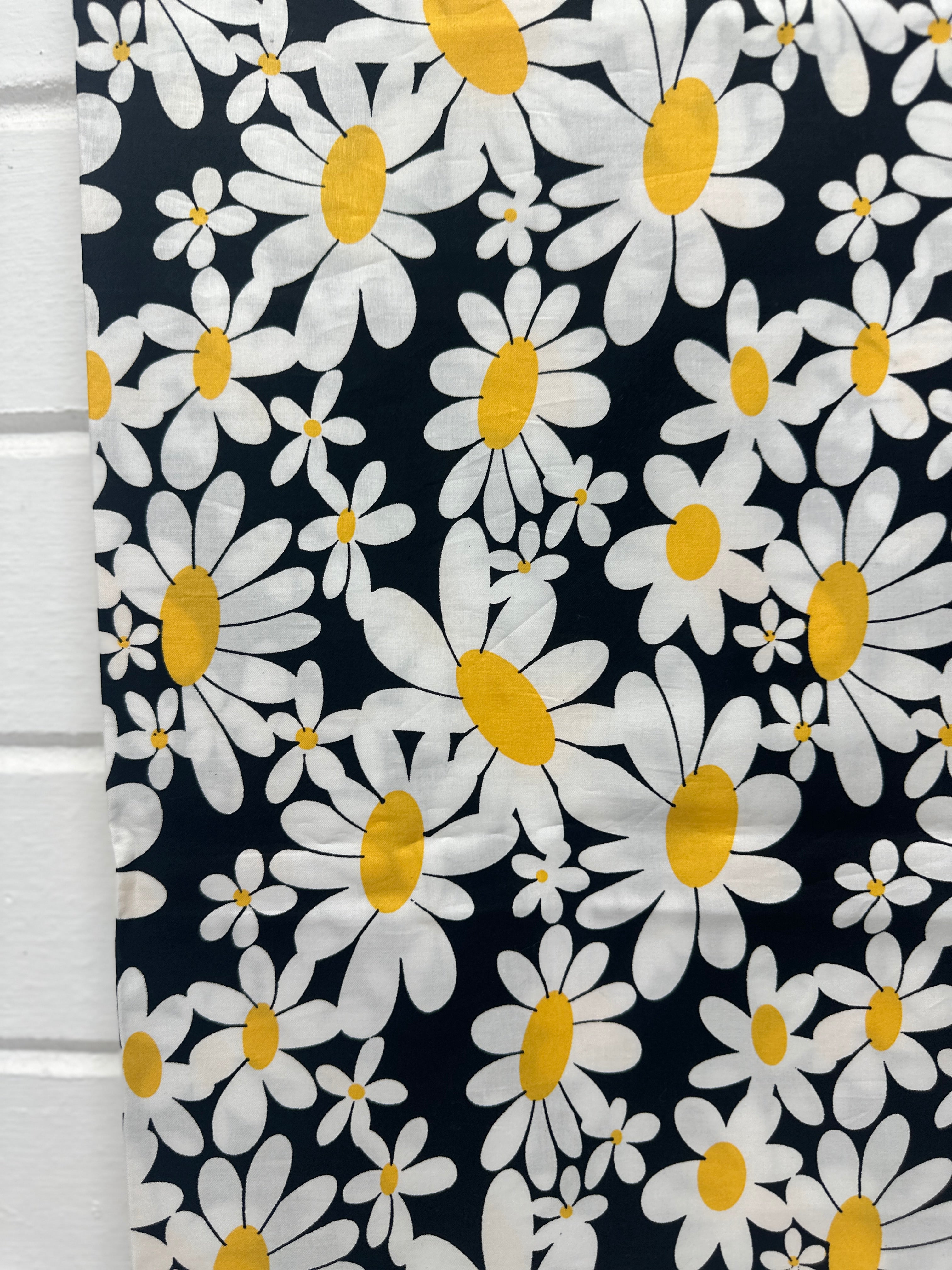 140cms Beautiful Daisy Fabric Craft Sewing Project