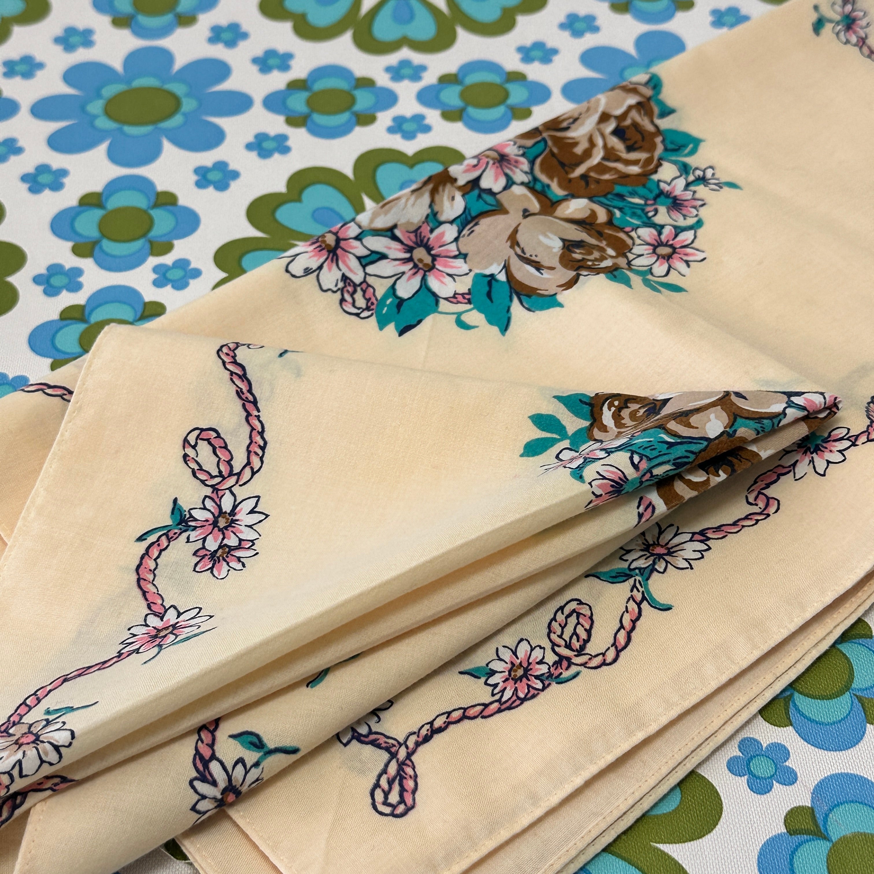 Adorable Floral Vintage UNUSED Napkins Serviettes