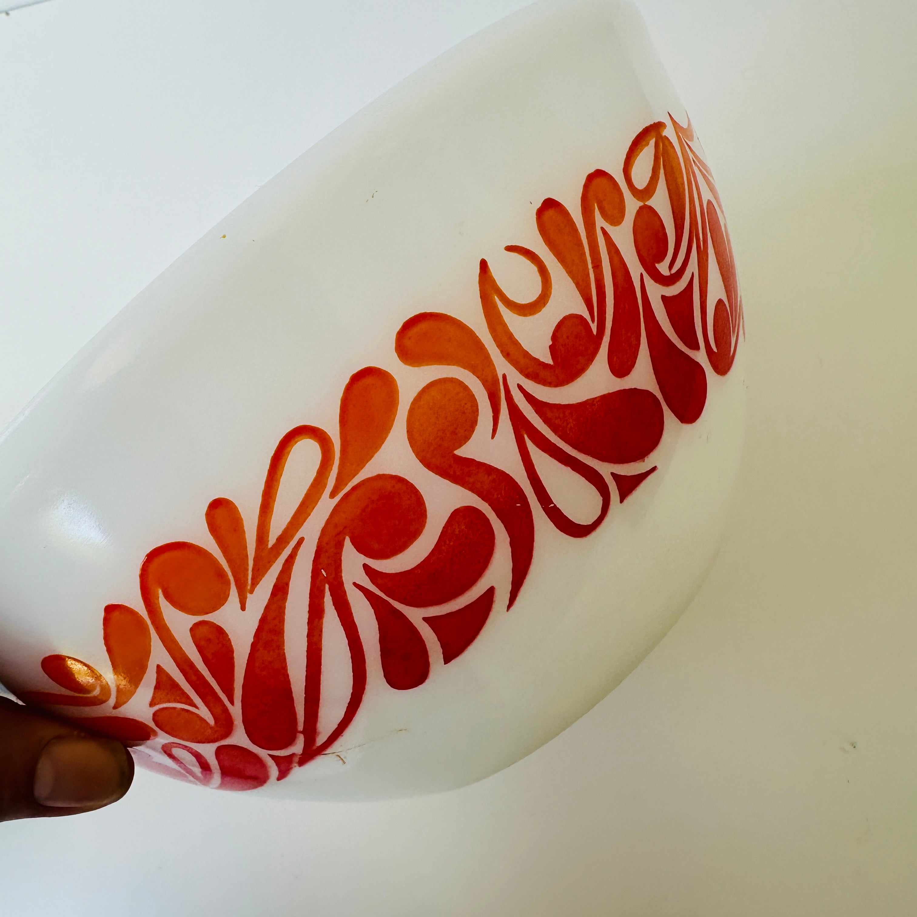 Beautiful Agee Pyrex Paisley Nesting Bowl SET