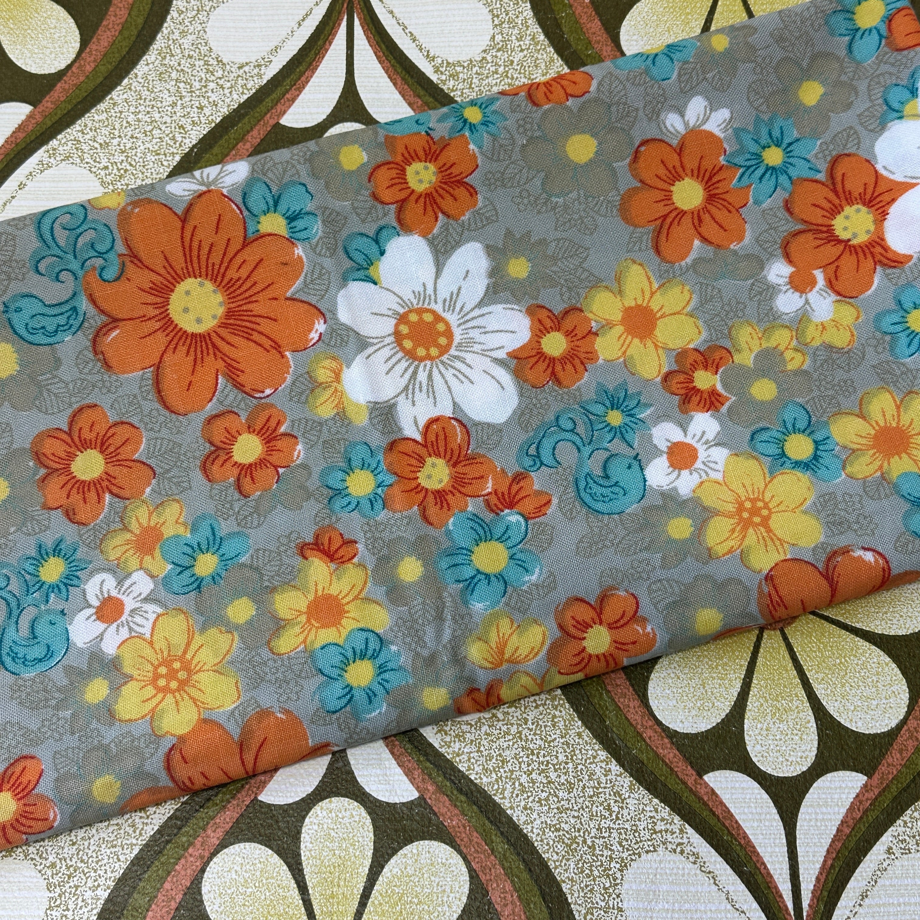 Beautiful Cotton Tablecloth FLORAL Crisp Bright Caravan