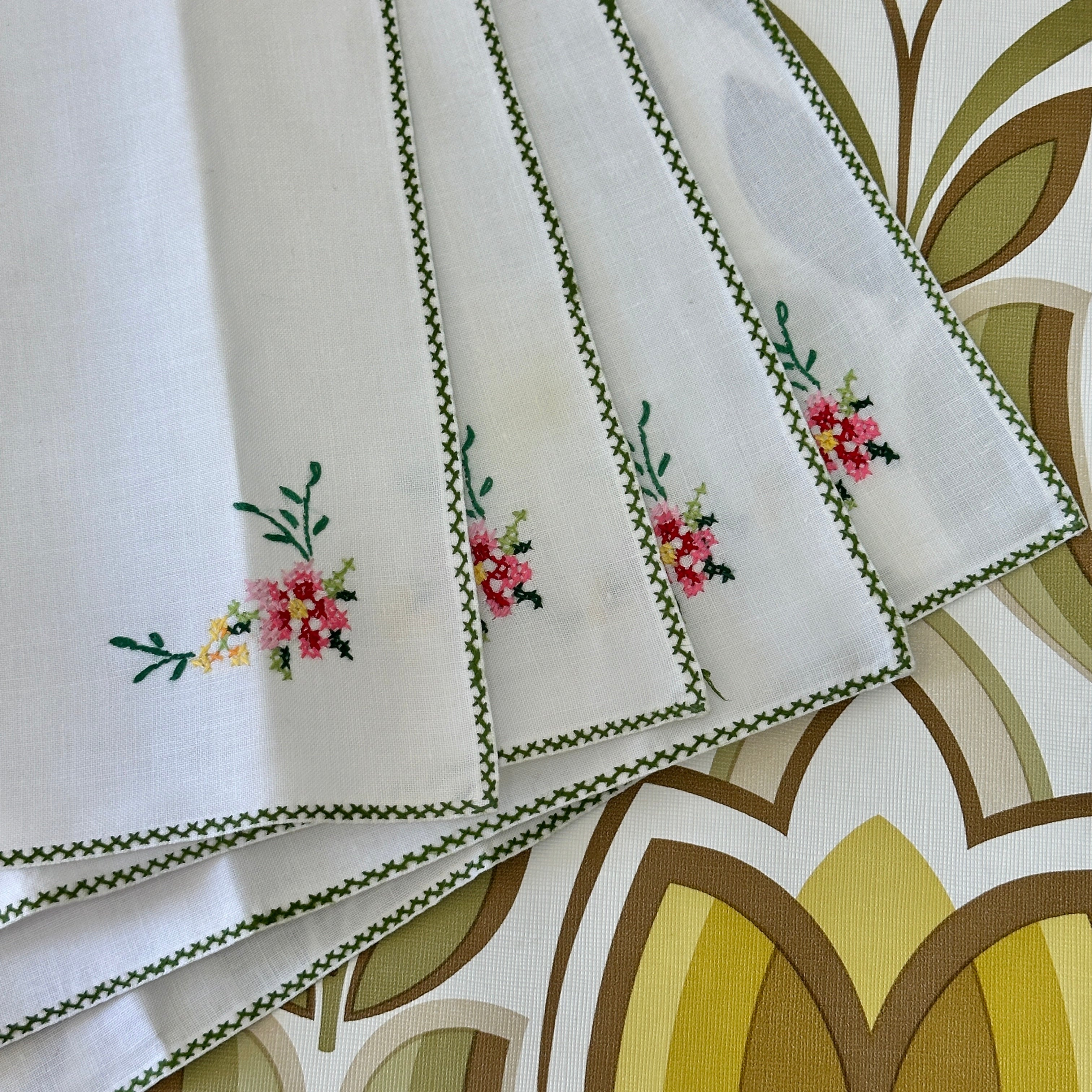 ADORABLE Vintage Stitched Napkins Serviettes UNUSED