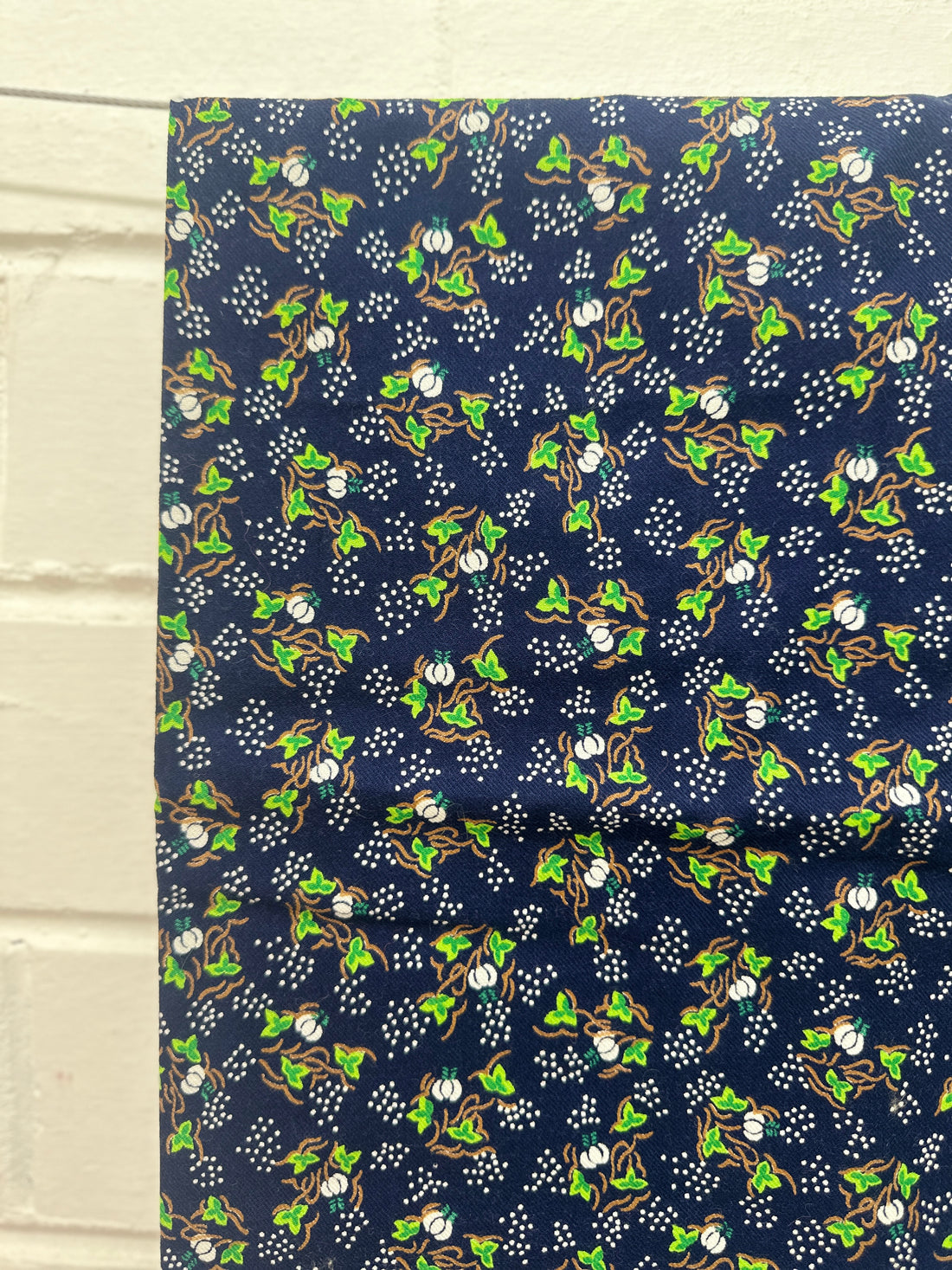 310cms Beautiful Vintage Medium Weight Cotton Fabric