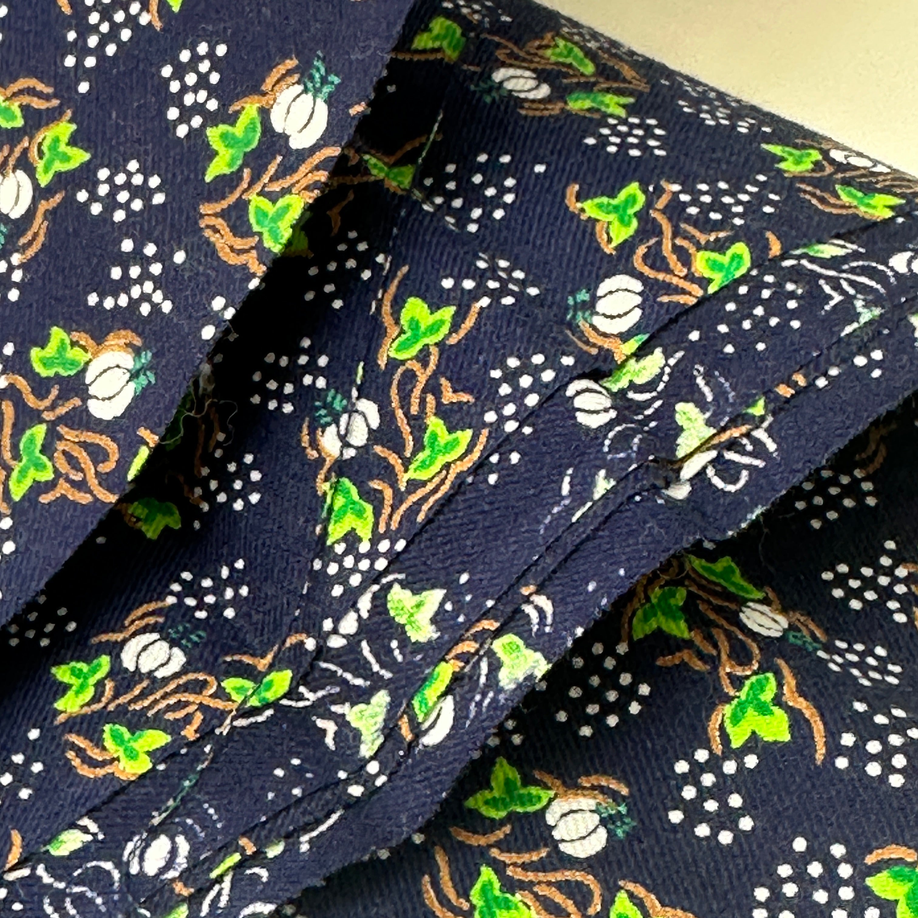 310cms Beautiful Vintage Medium Weight Cotton Fabric