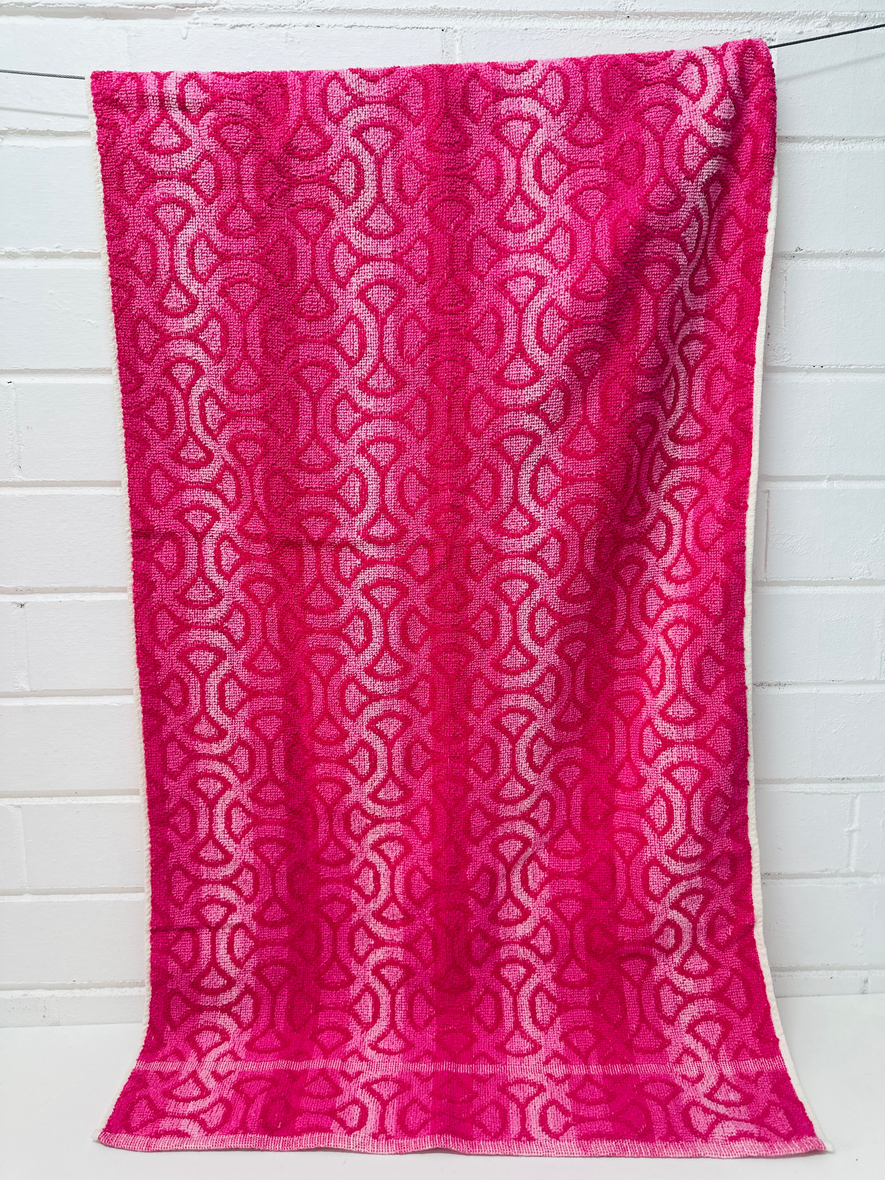 PALM BEACH Bath Towel Vintage Bright Pink