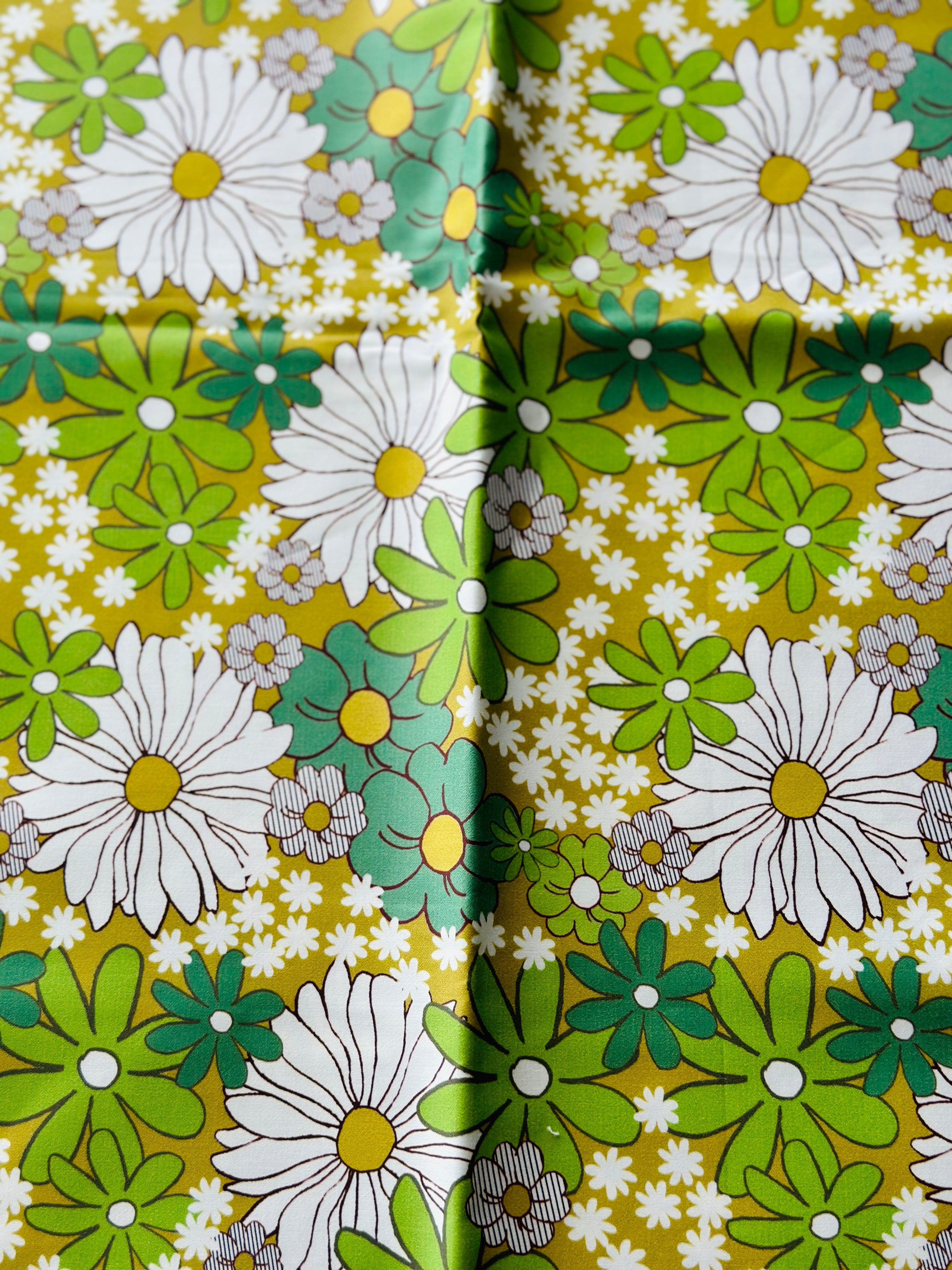 140cms Green Retro Modern Fabric Sample