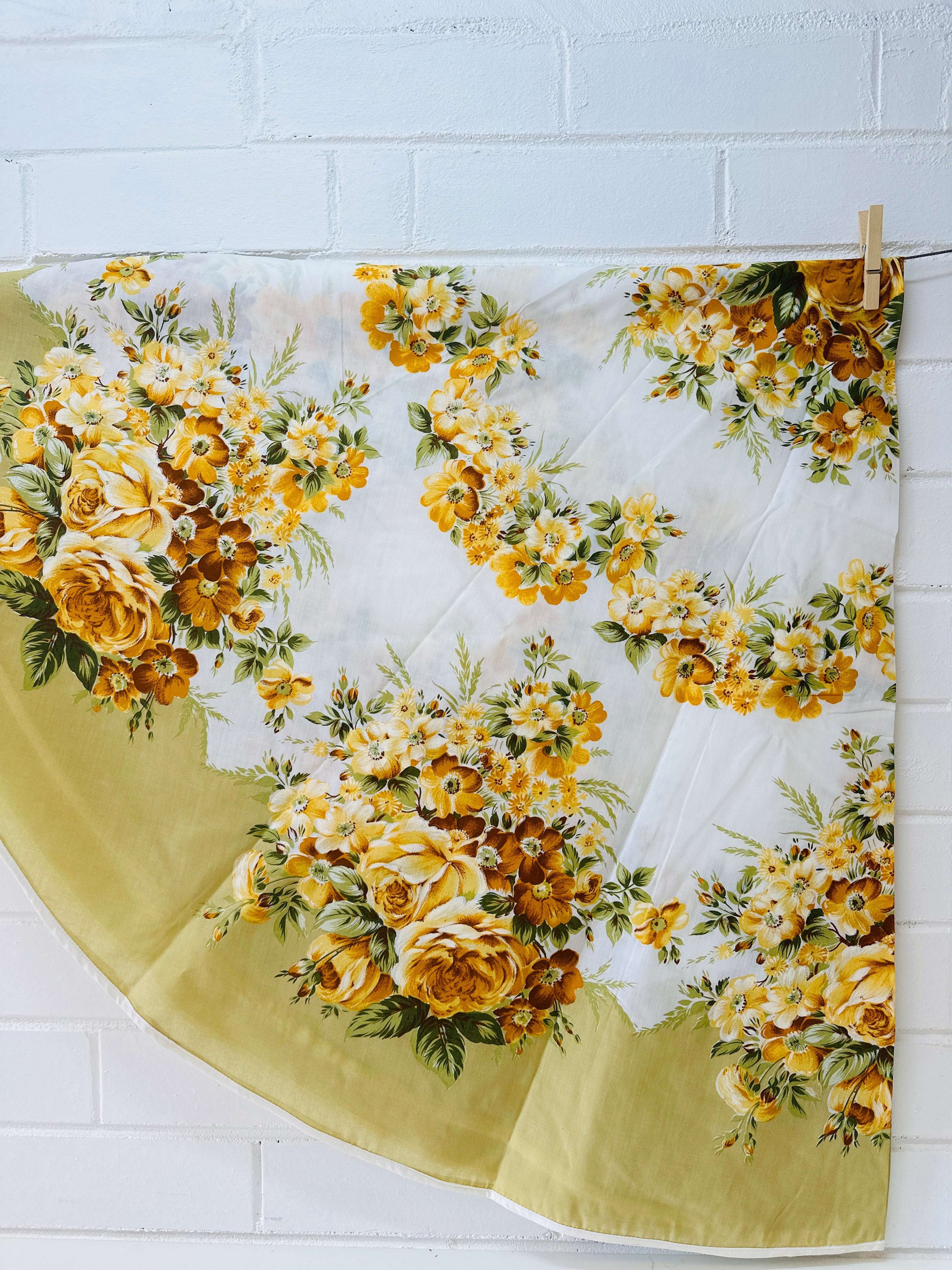 UNUSED Brown Floral ROUND Tablecloth