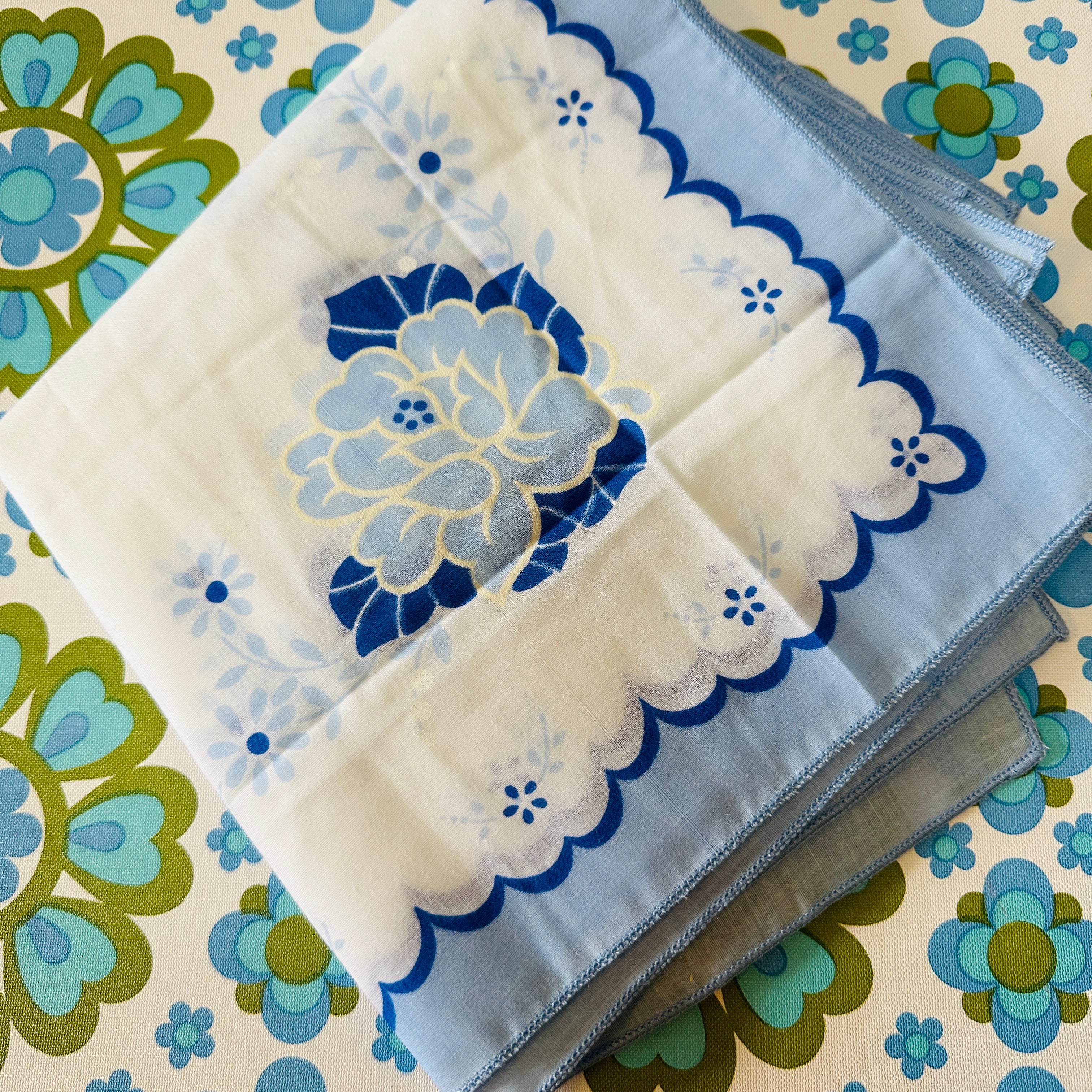UNUSED Vintage Napkins Serviettes