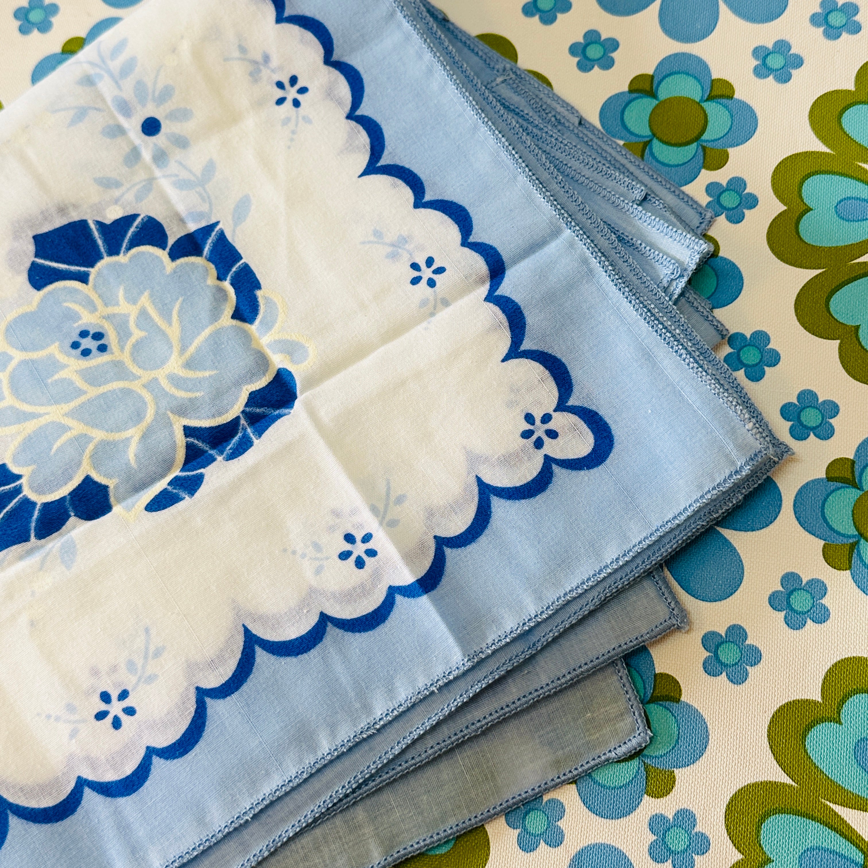 UNUSED Vintage Napkins Serviettes