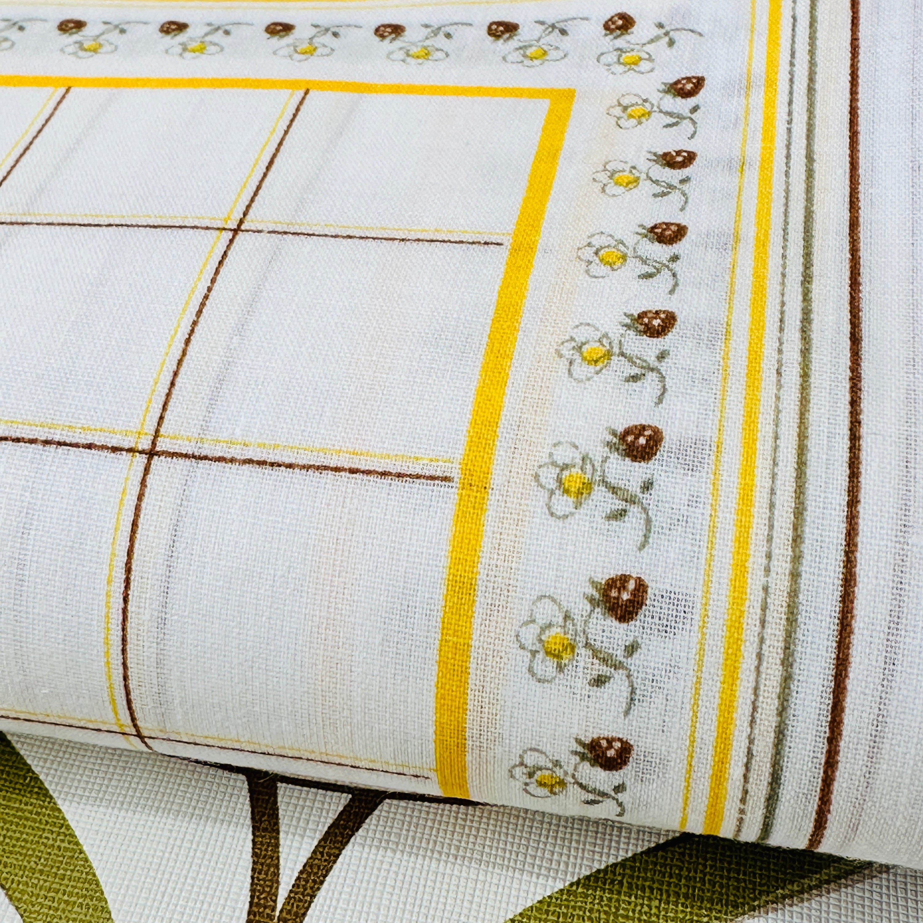 SIX UNUSED Italian Napkins Serviettes