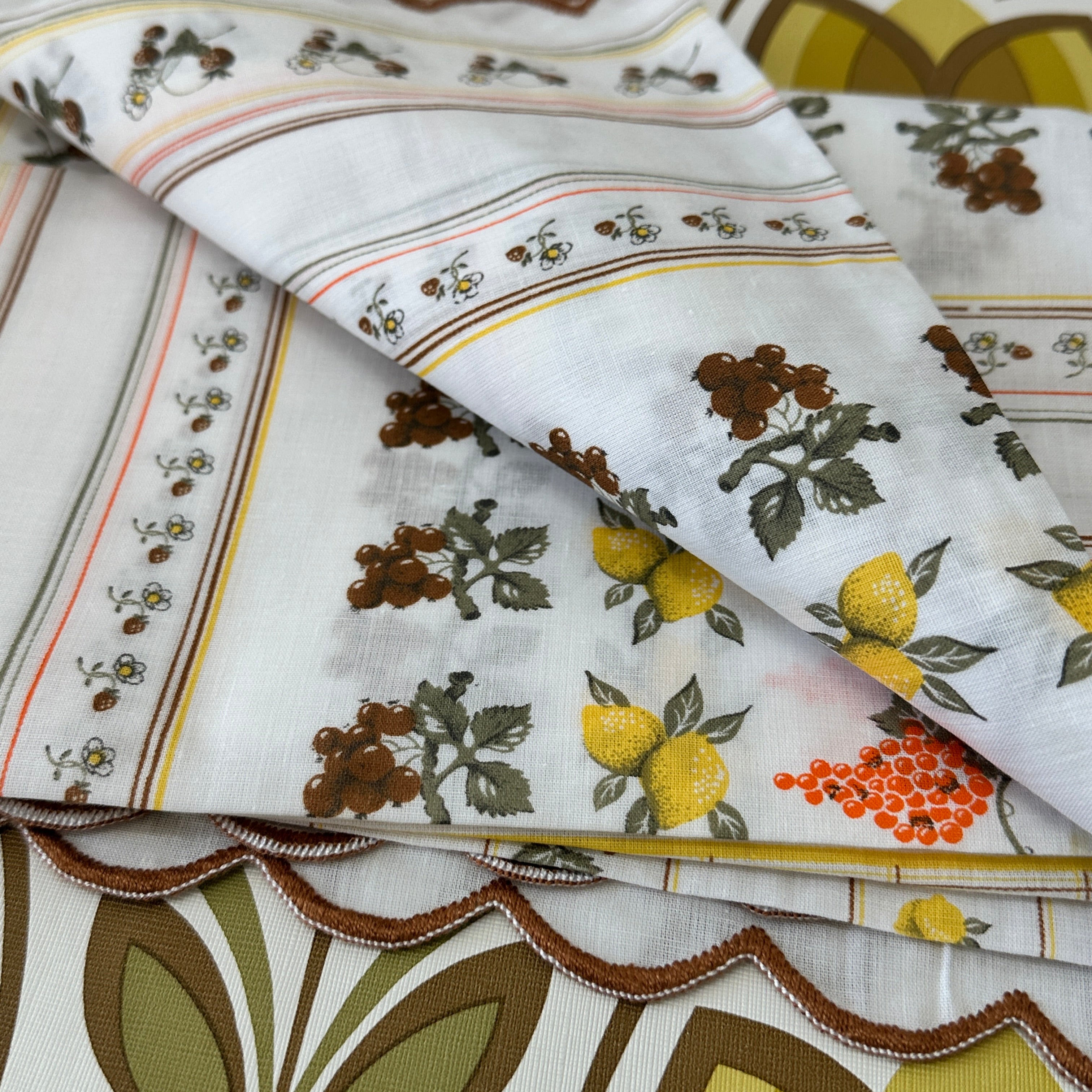 Unused Italian Tablecloth Scalloped Edge VINTAGE