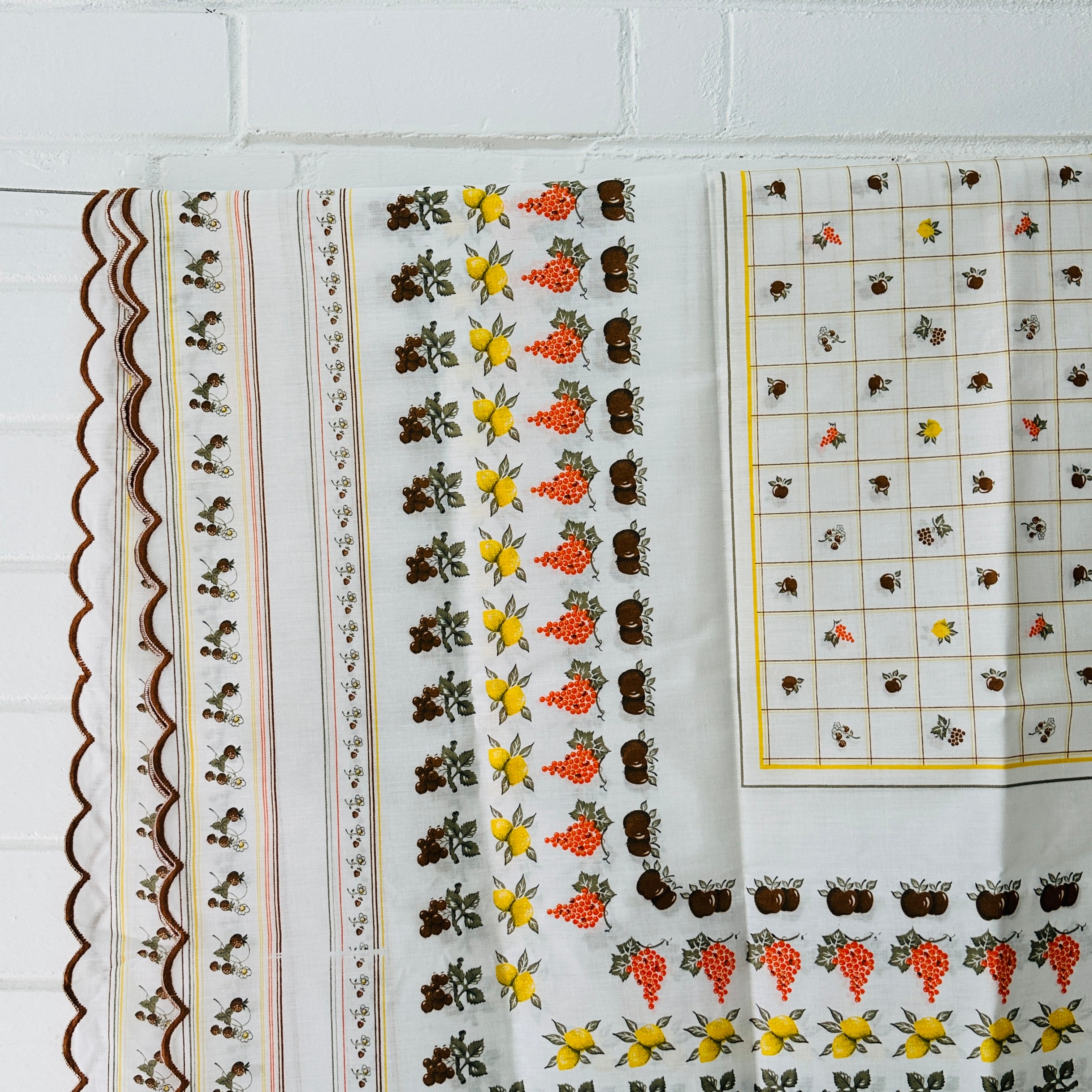 Unused Italian Tablecloth Scalloped Edge VINTAGE