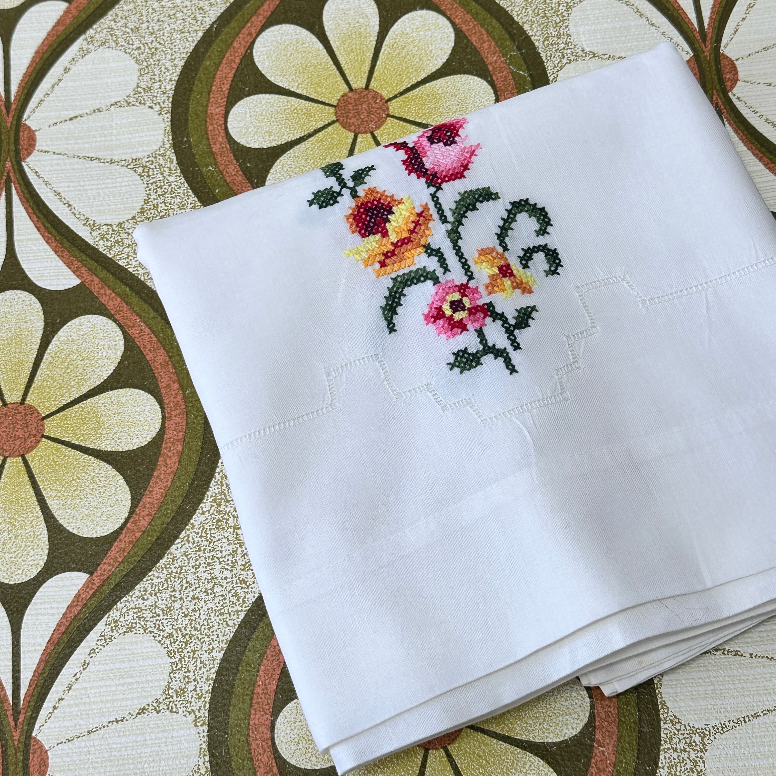 Beautiful Vintage Embroidered UNUSED Pillow Cases PAIR