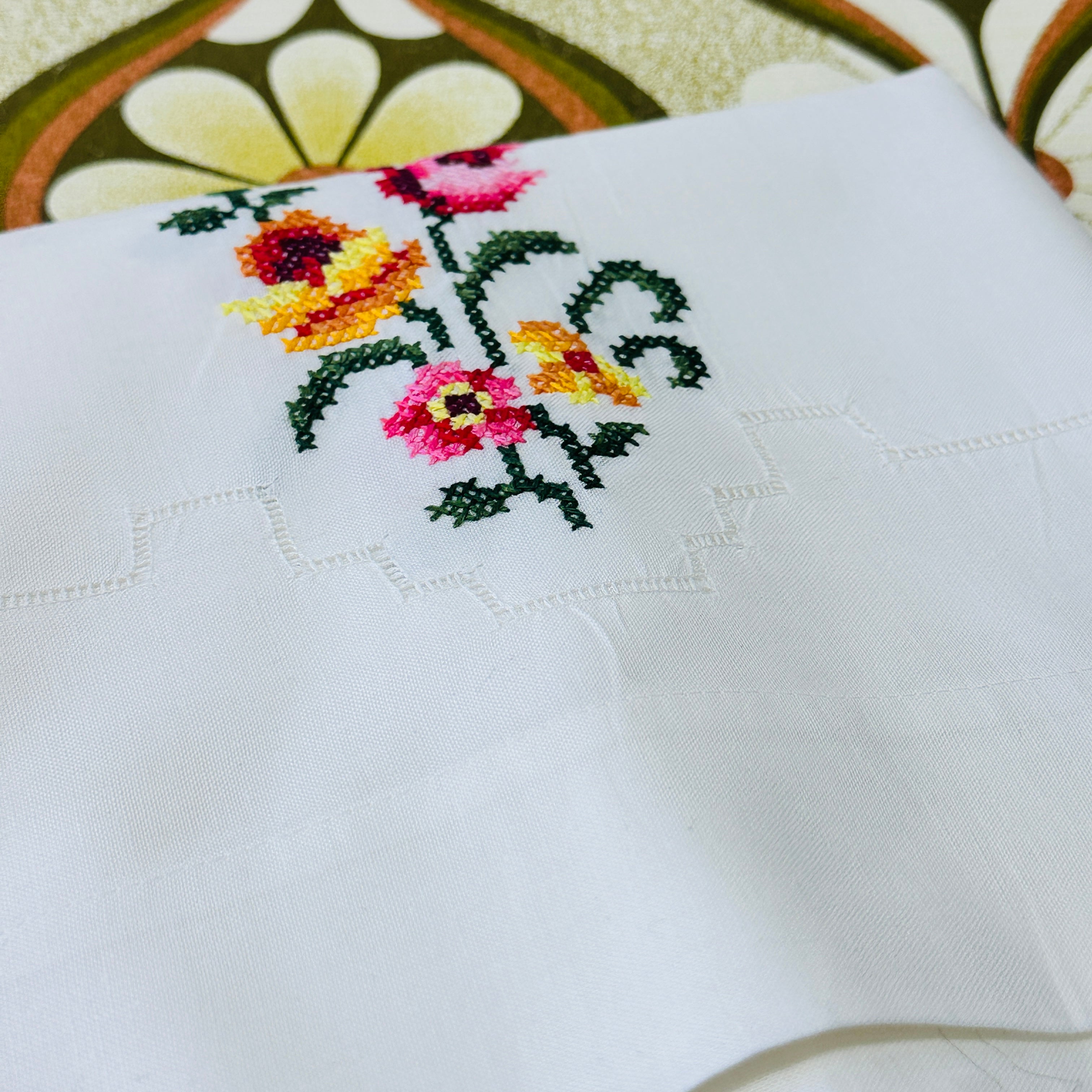 Beautiful Vintage Embroidered UNUSED Pillow Cases PAIR