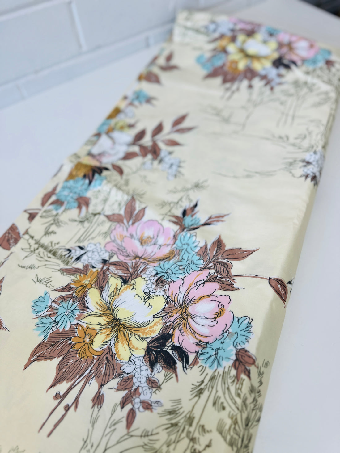 290cms Vintage Polished Cotton Floral Fabric