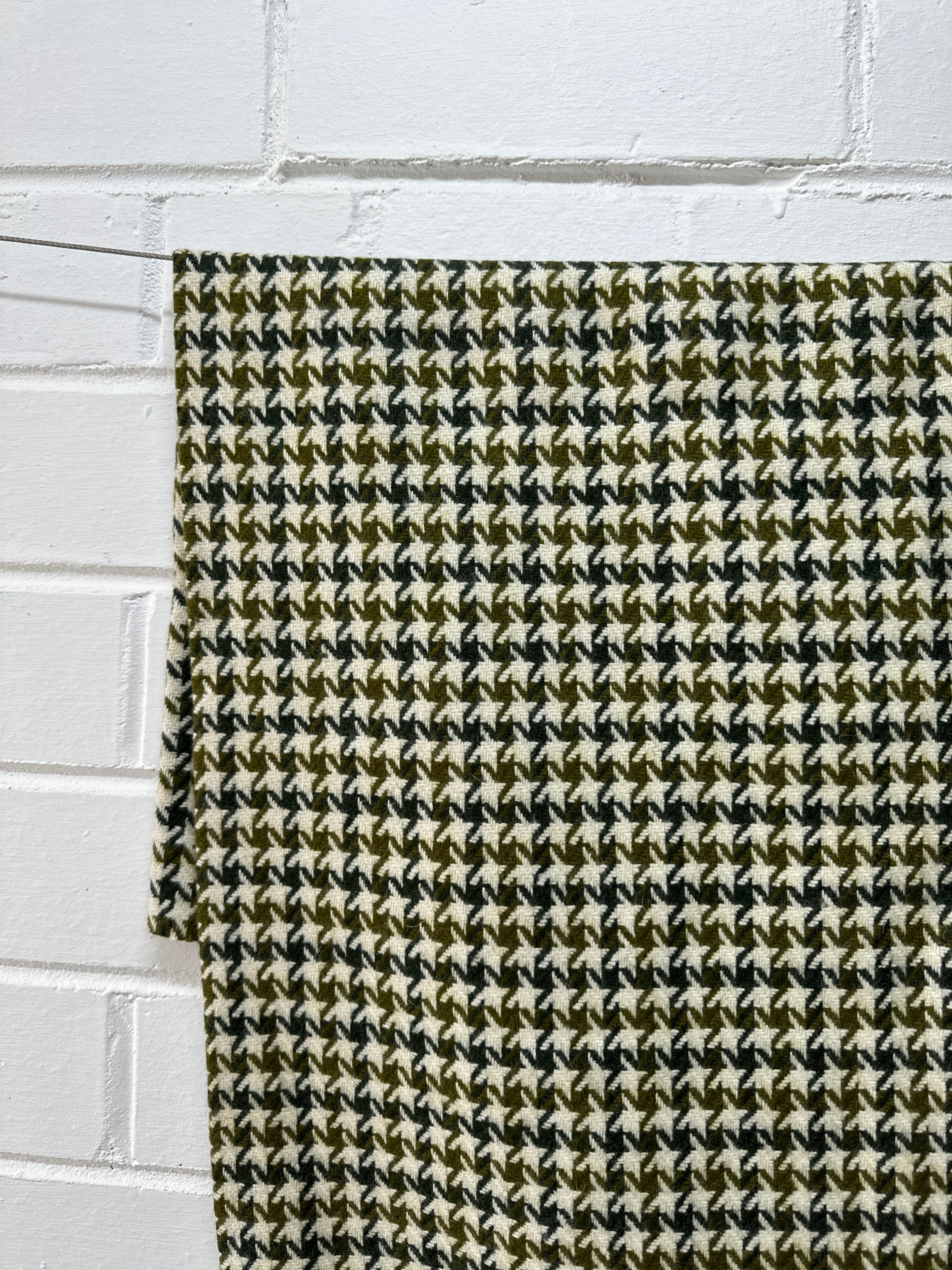 310cms Large Lot of Vintage Green Houndstooth Wool