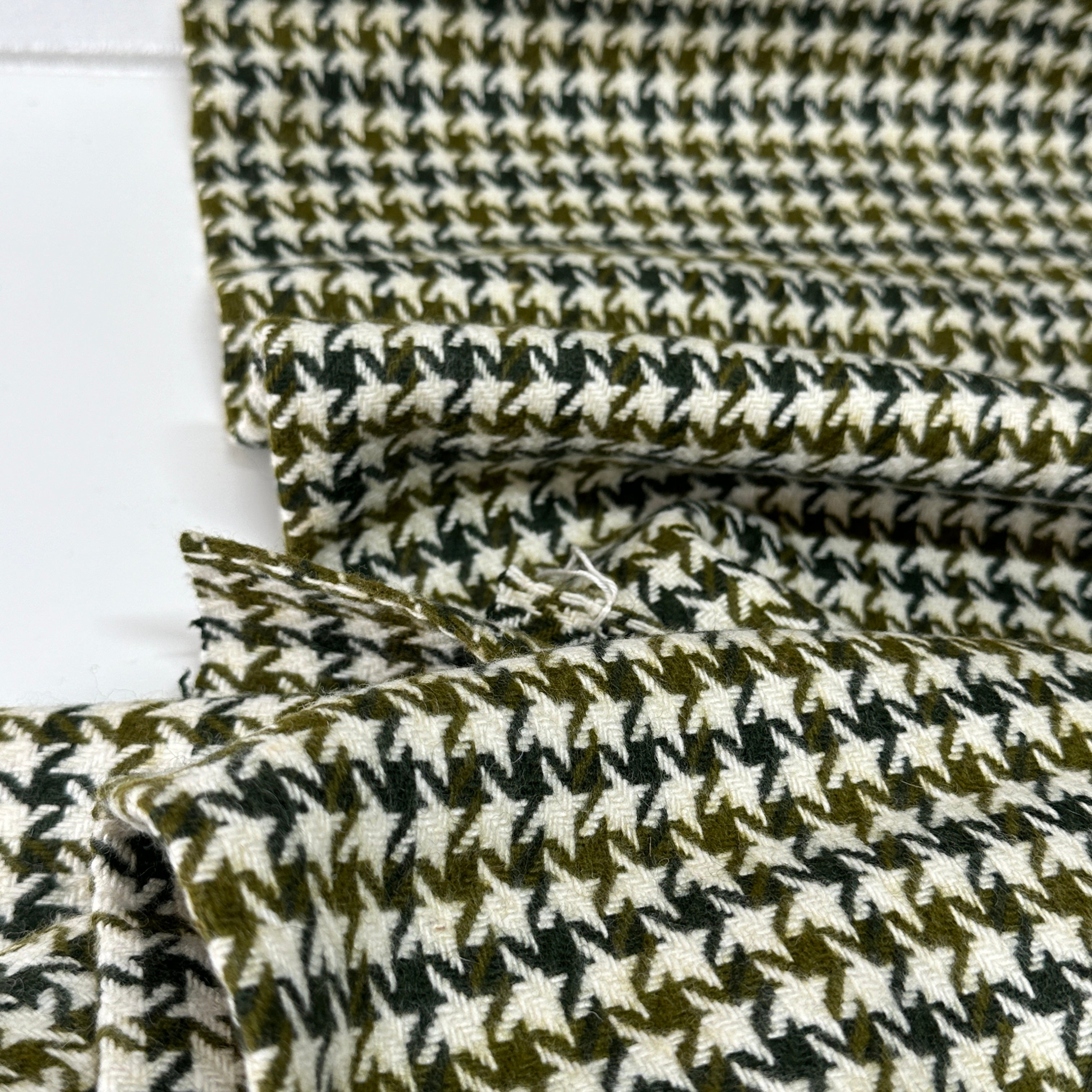 310cms Large Lot of Vintage Green Houndstooth Wool