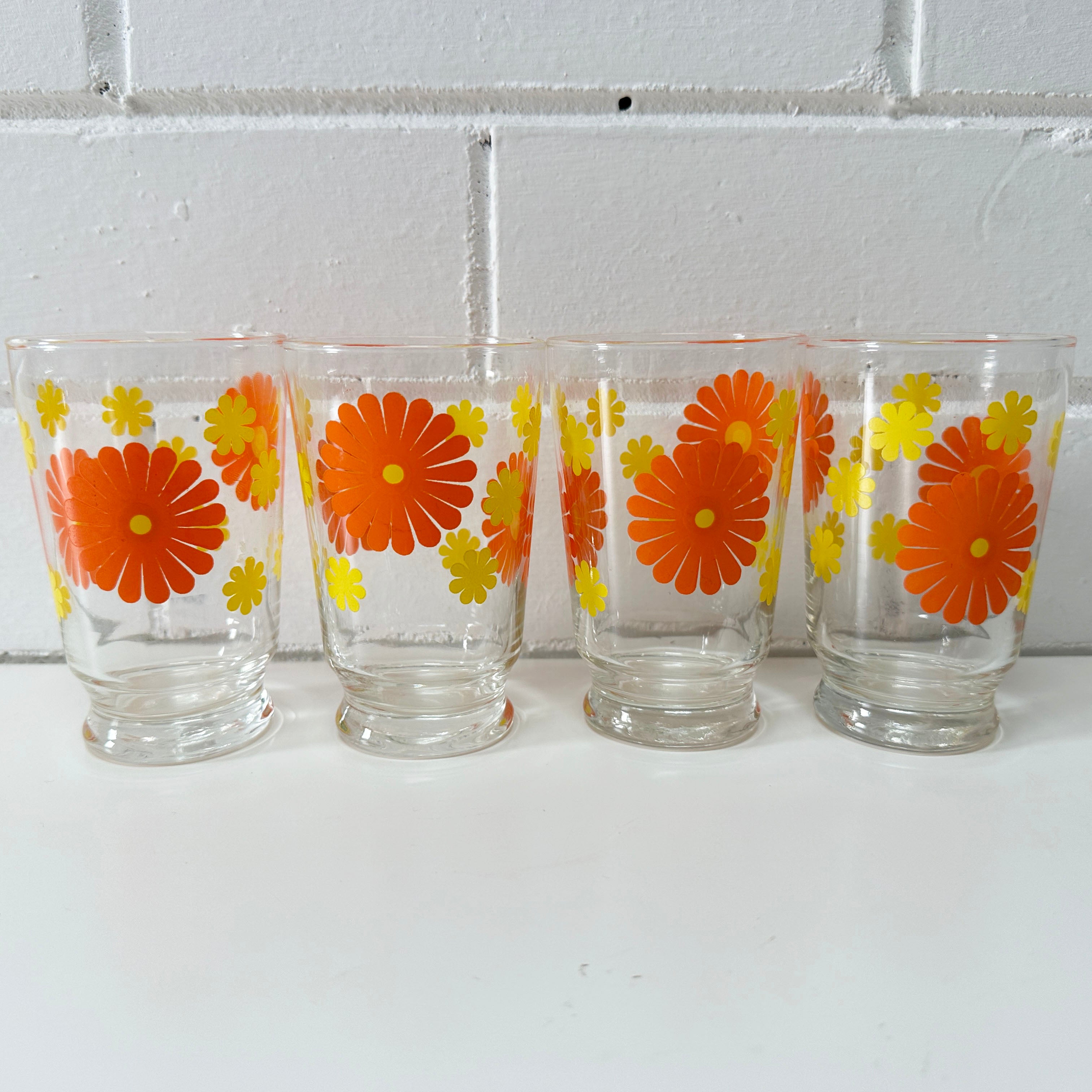 ADORABLE Flower Power Set GLASSES