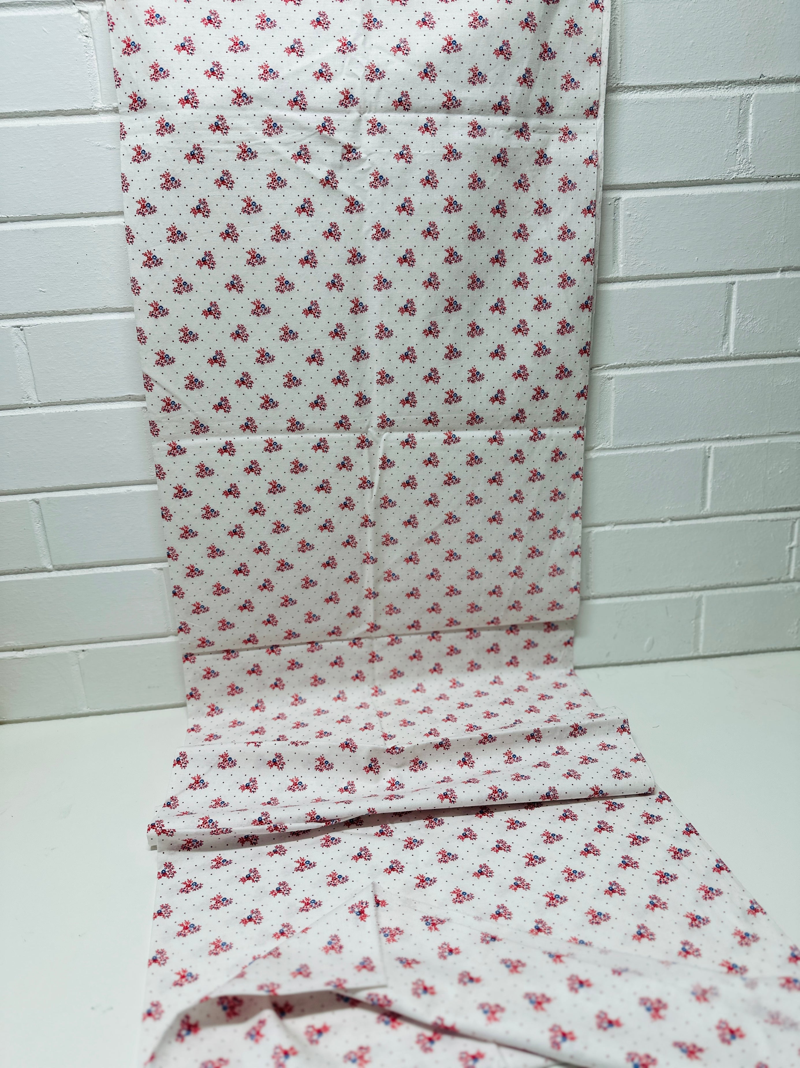 200cms Pretty Vintage Cotton Fabric White