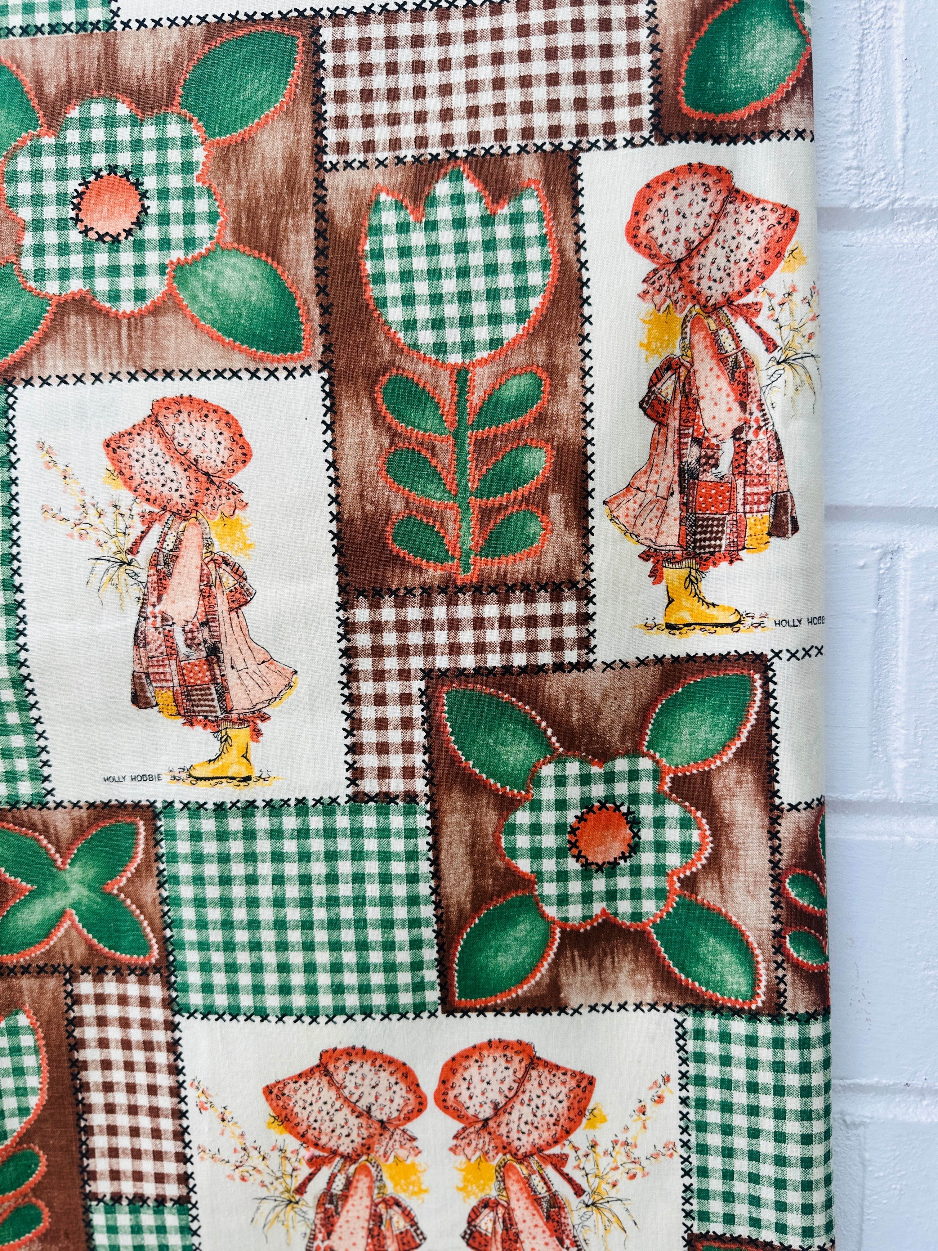 400cms Wonderful Holly HOBBIE Cotton Fabric Beautiful