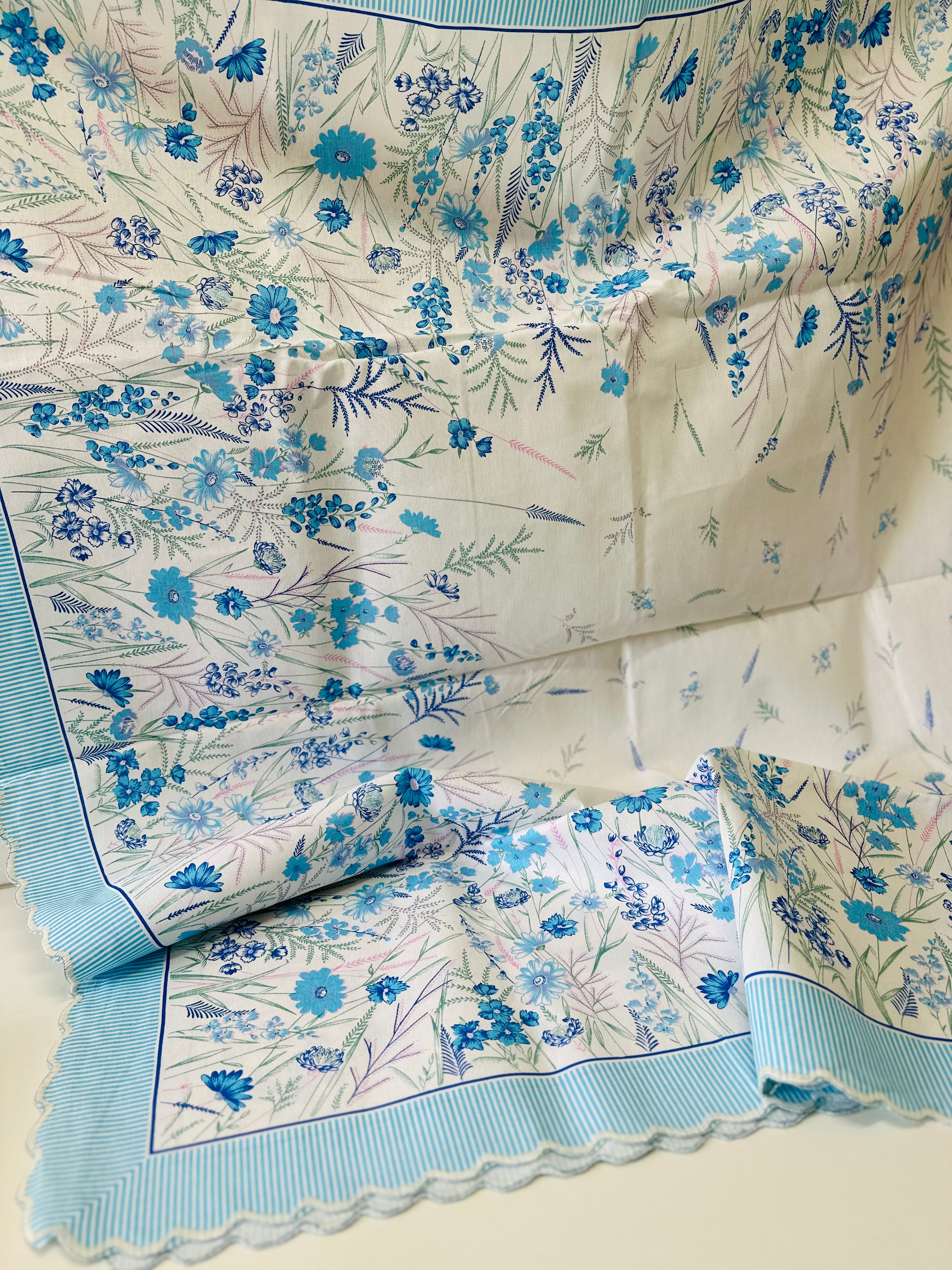 UNUSED Cotton Table Cloth STUNNING