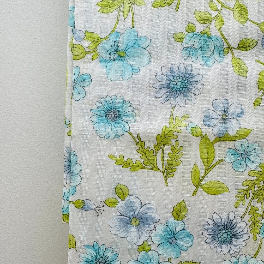 280cms Beautiful Vintage Floral Fabric Blues