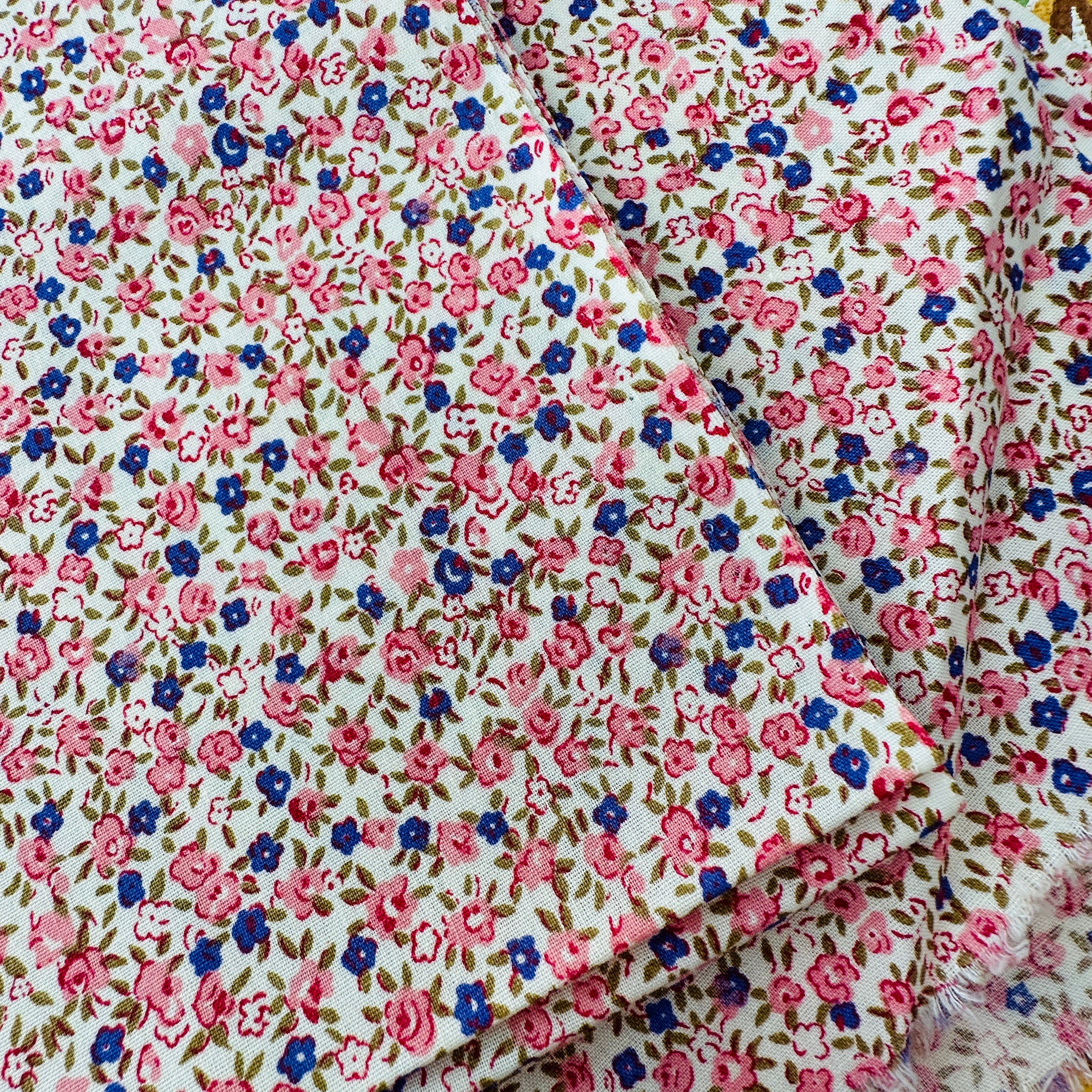 200cms Cute Modern Cotton Floral Fabric Craft Quilting