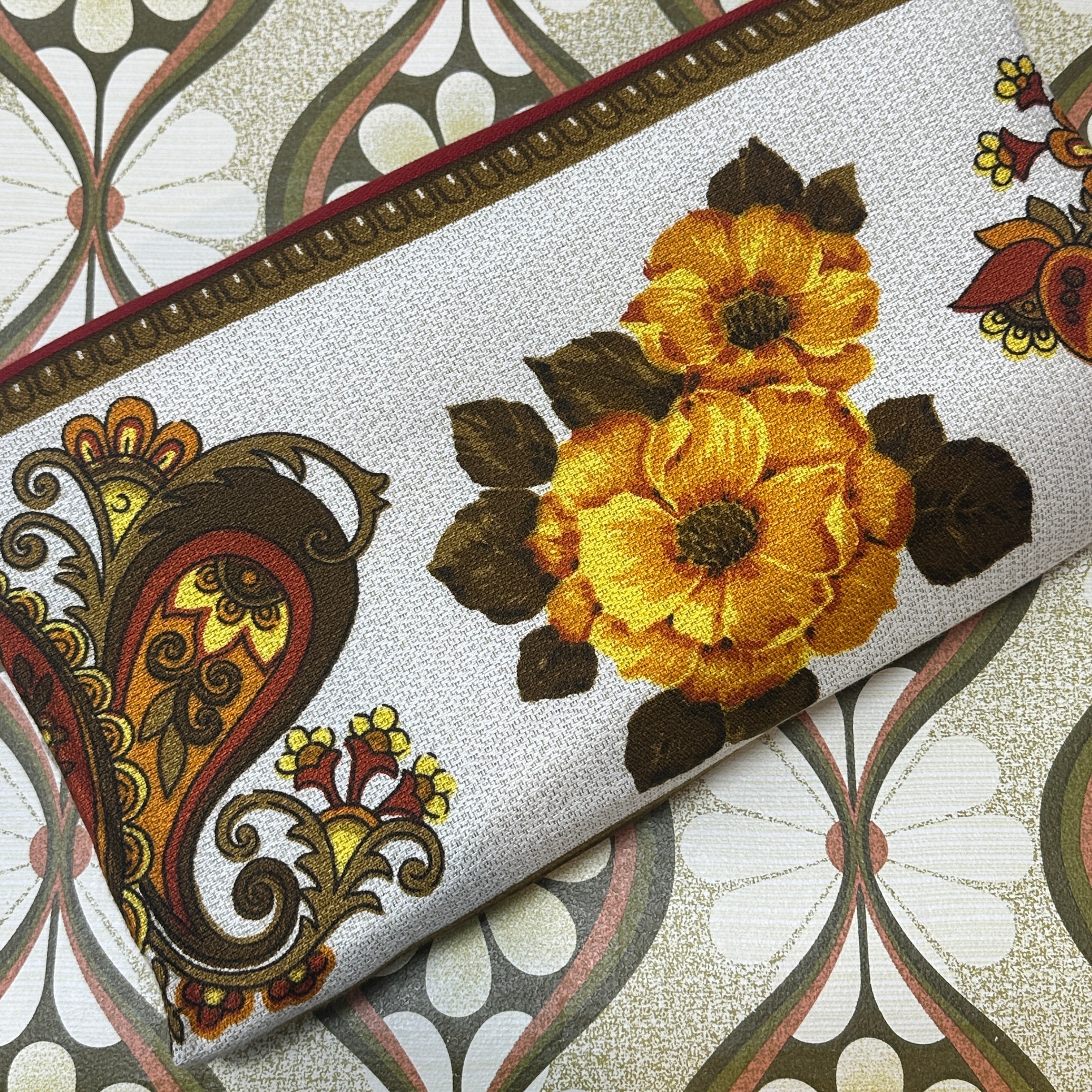 UNUSED Crisp Vintage LARGE Tablecloth