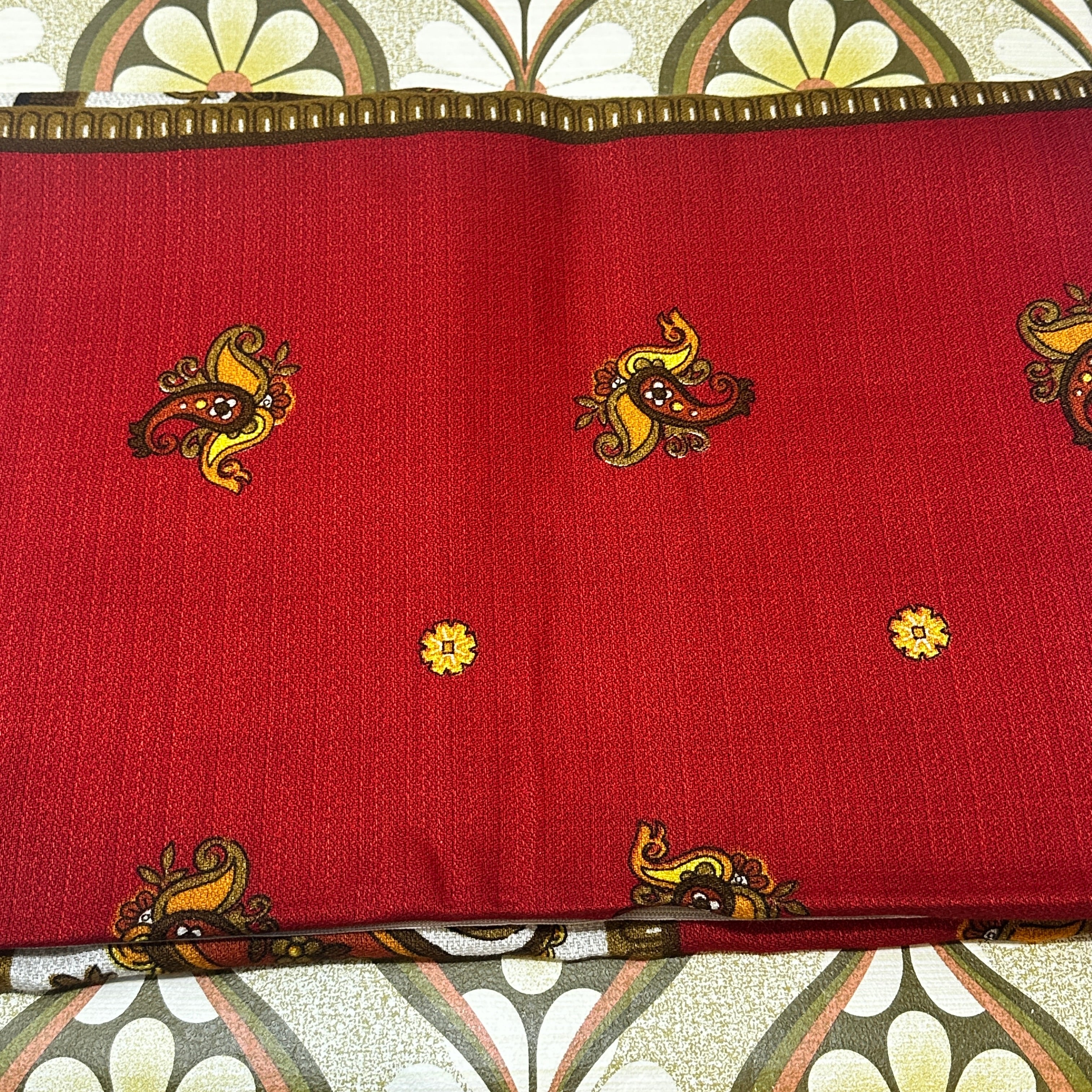 UNUSED Crisp Vintage LARGE Tablecloth