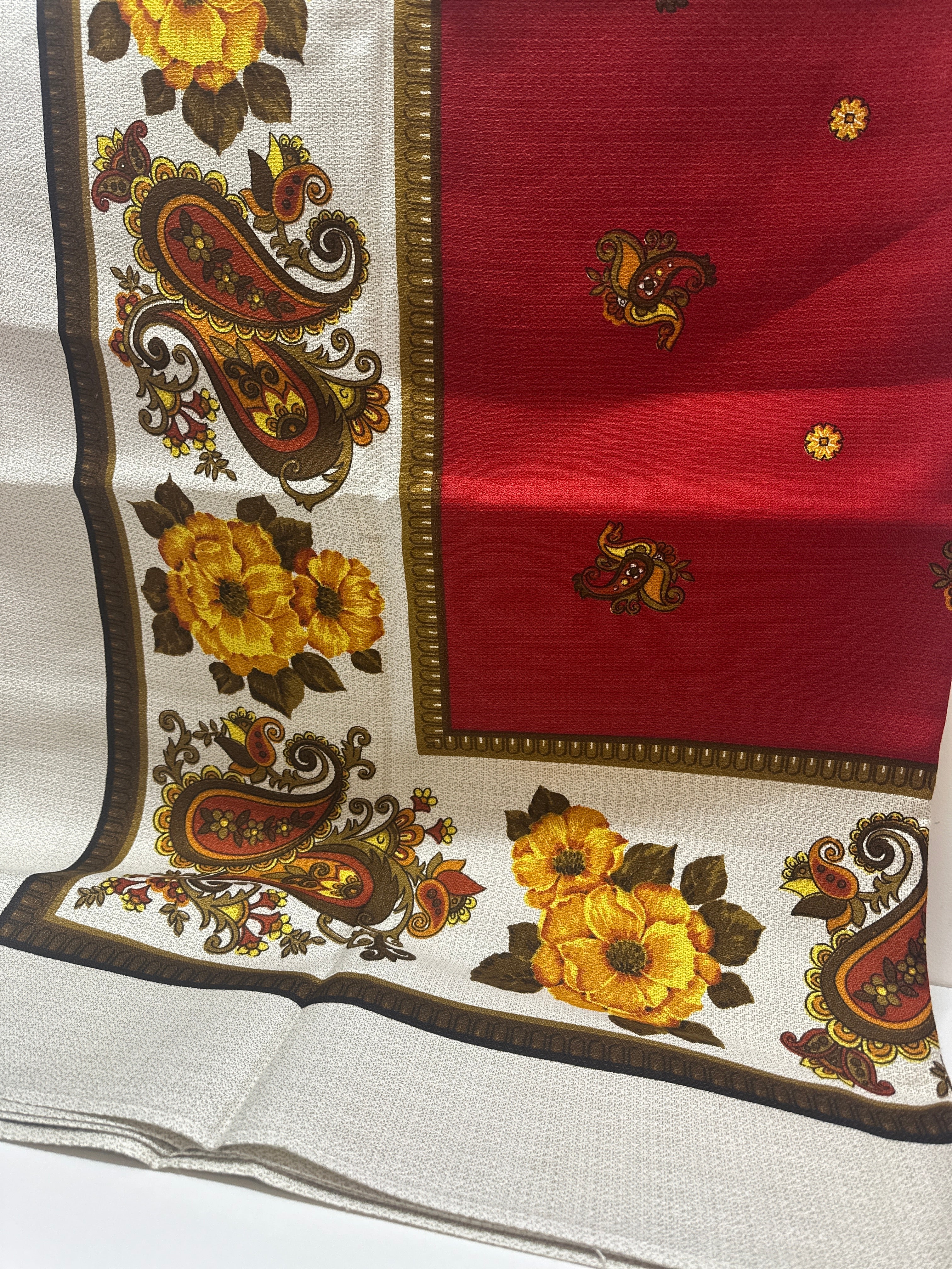 UNUSED Crisp Vintage LARGE Tablecloth