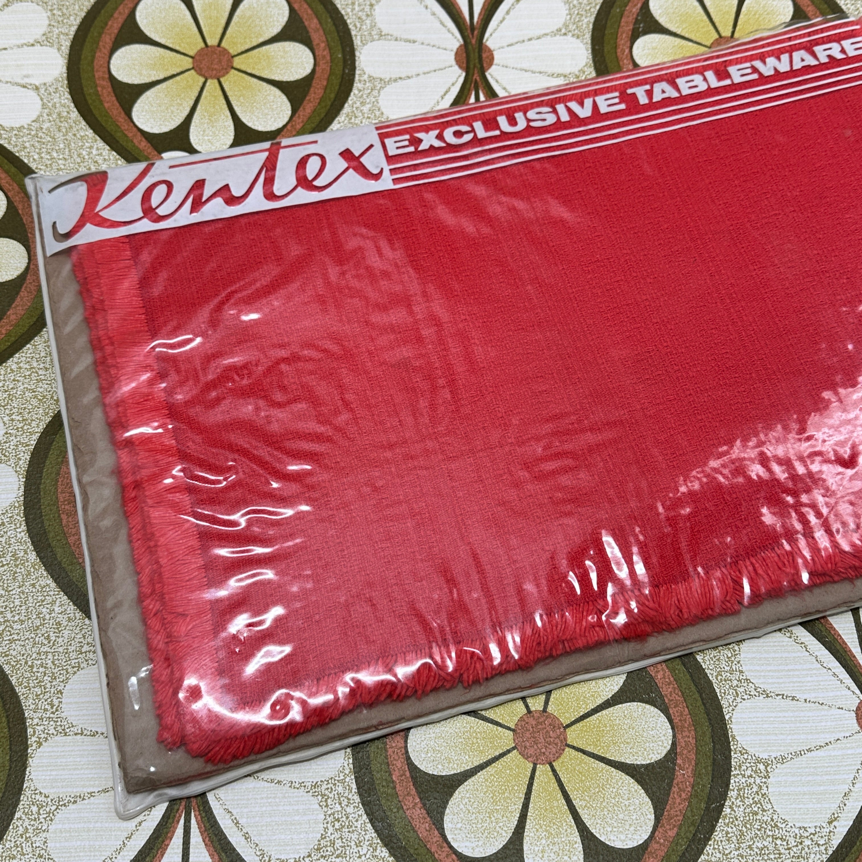 Retro UNUSED Placemats Red Set