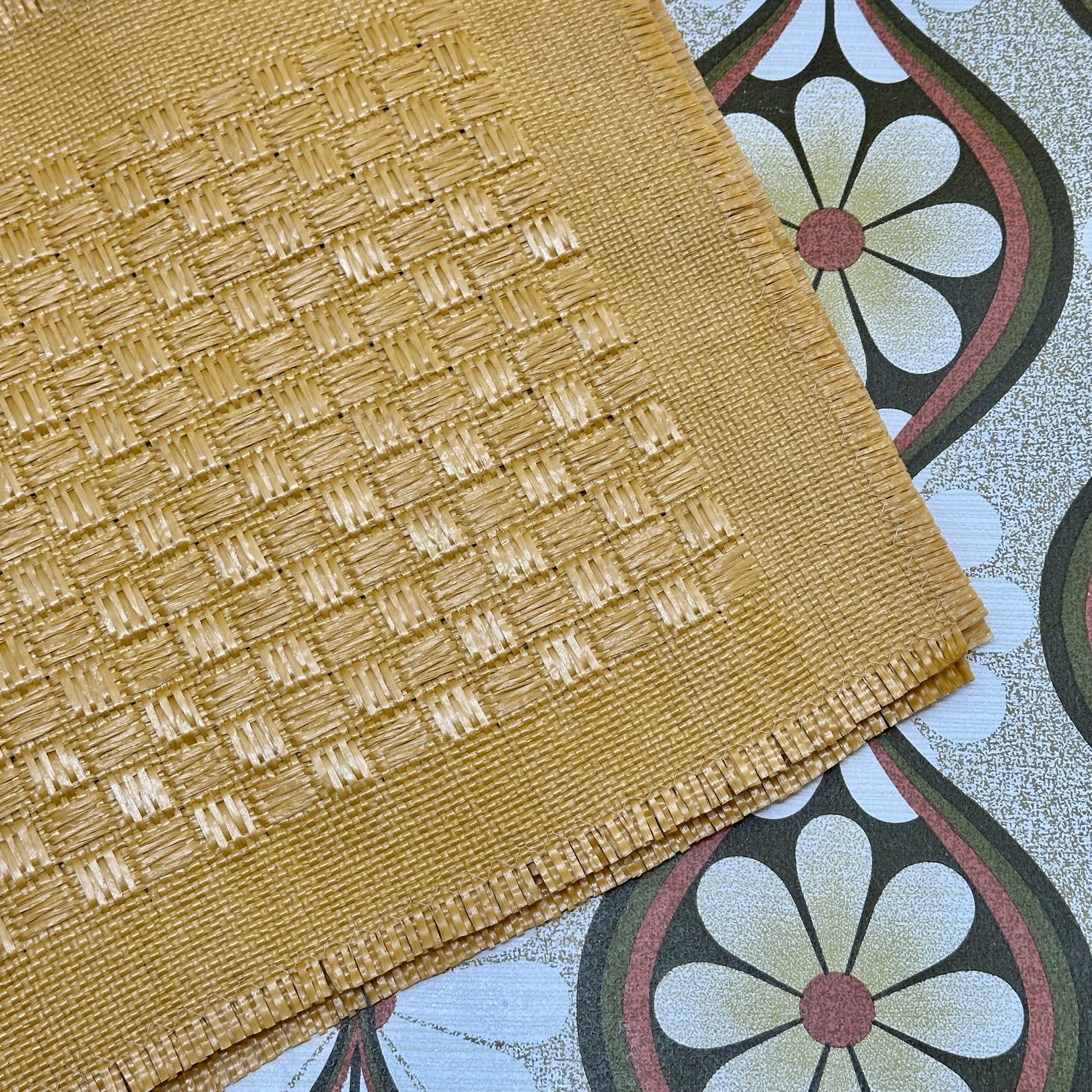 Set of FOUR Placemats Napkins UNUSED