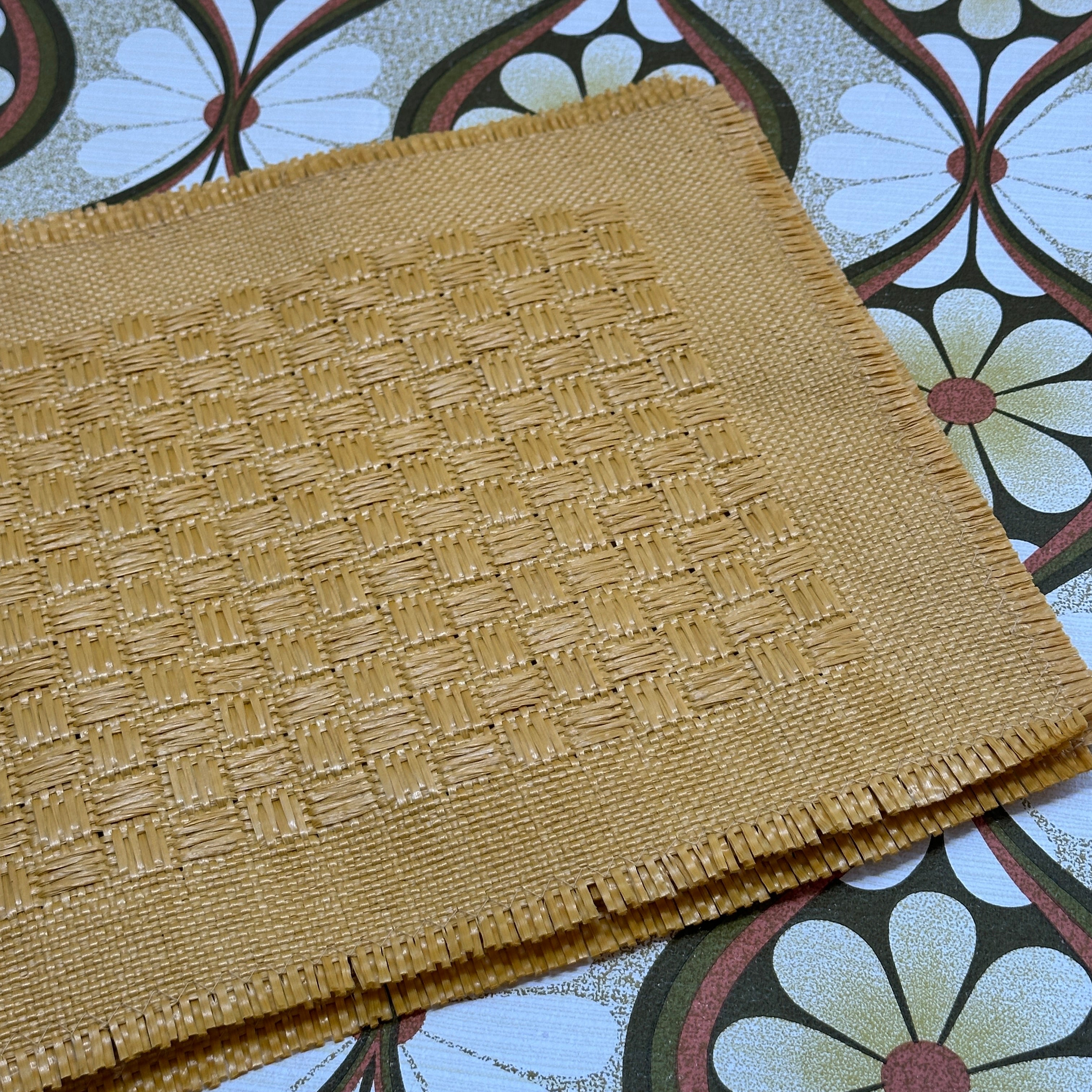 Set of FOUR Placemats Napkins UNUSED