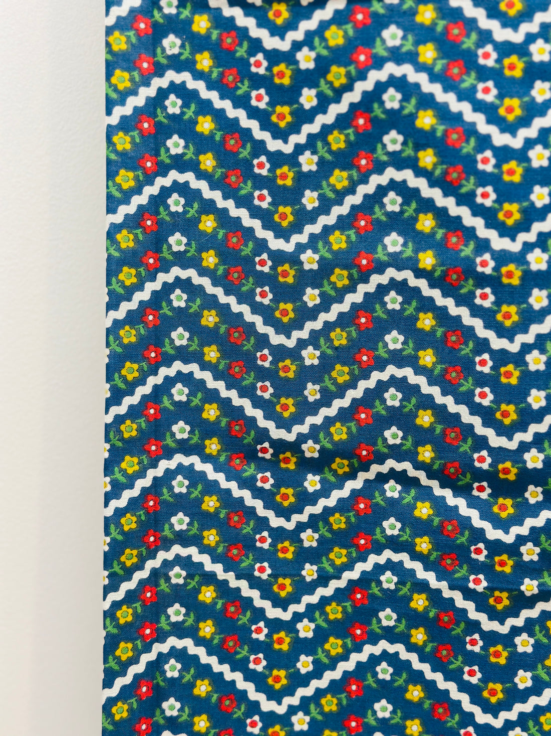 90cms Vintage Blue Floral Fabric Craft Sewing