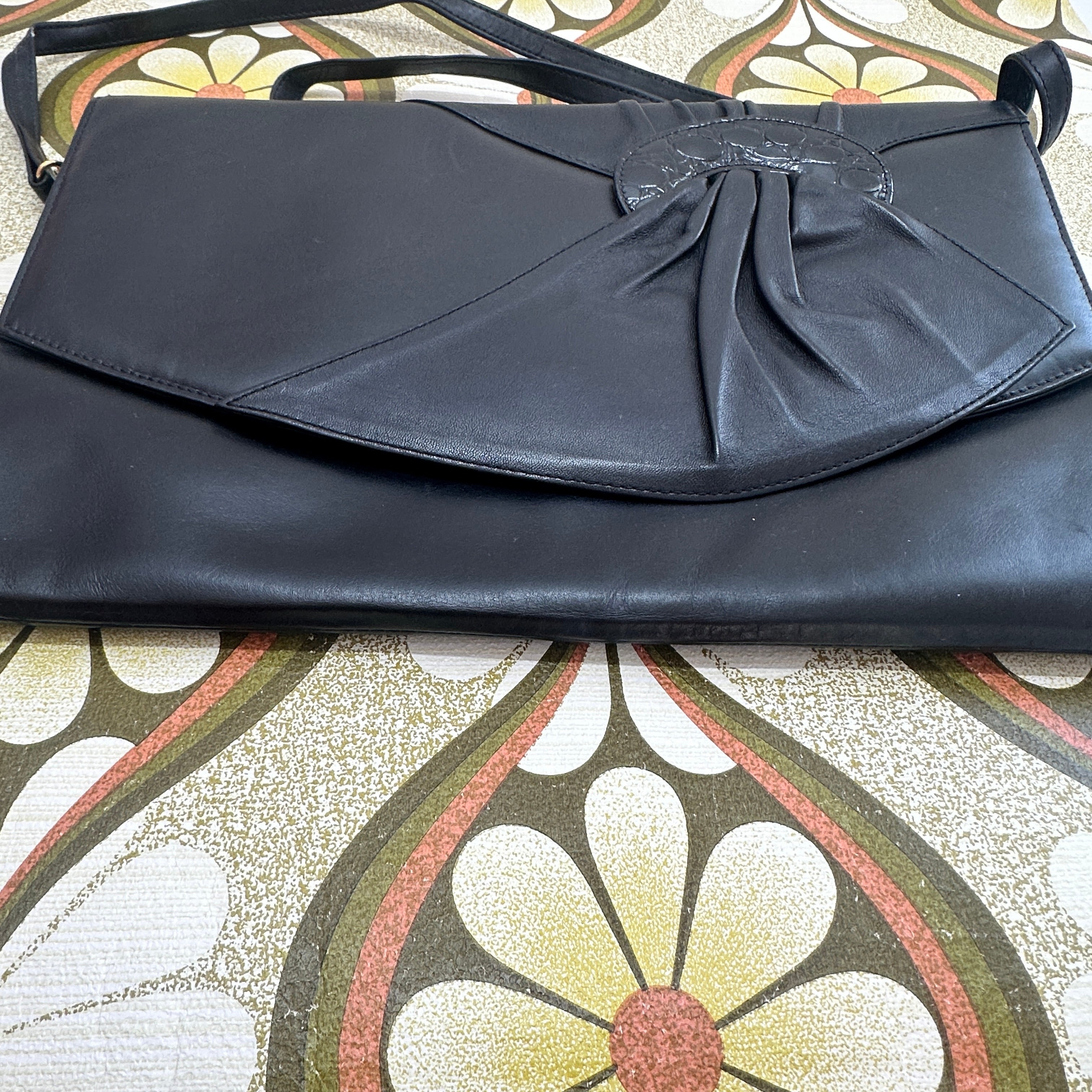Beautiful Leather Handbag 80's FUN Excellent Condition