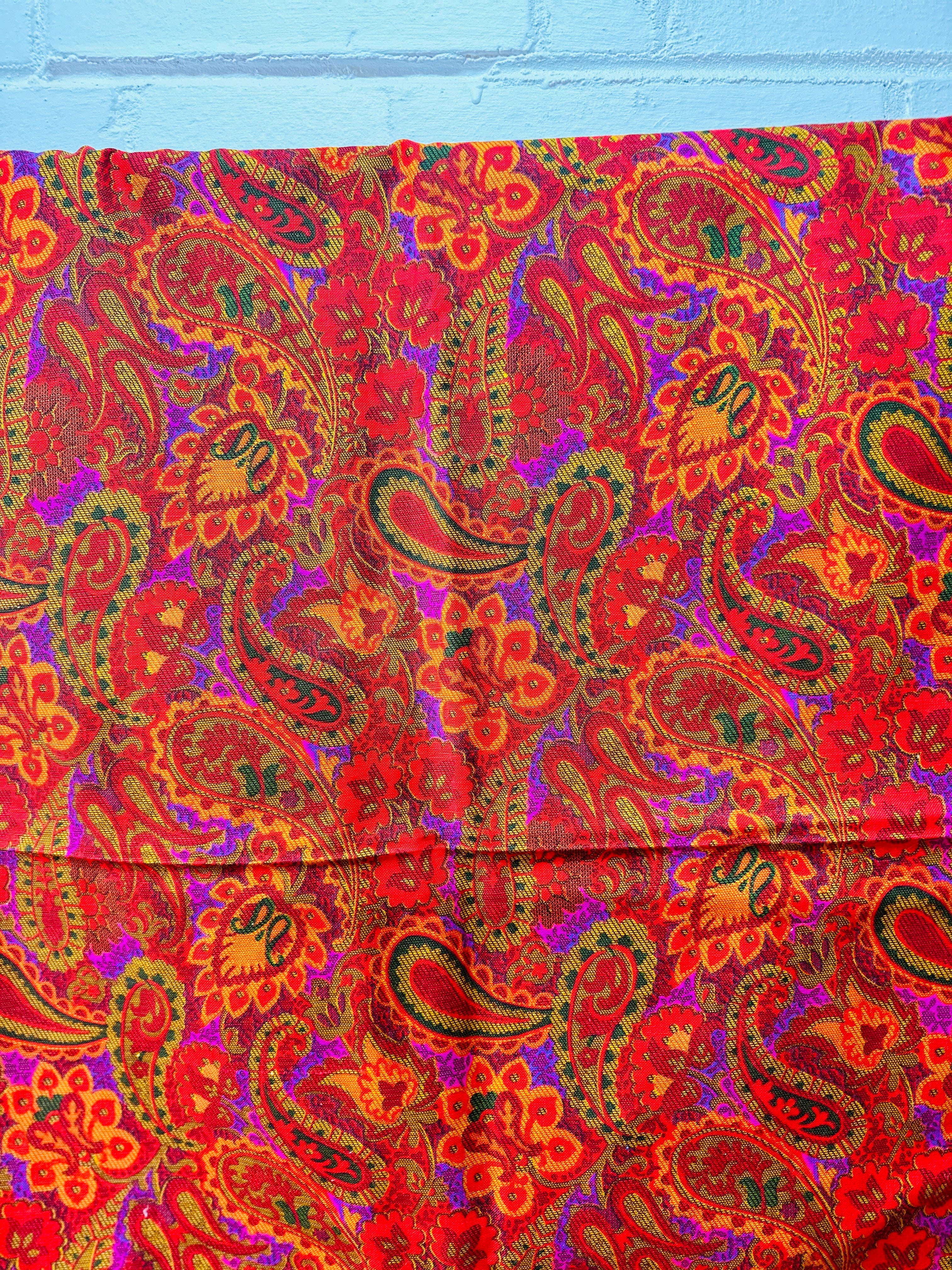 300cms Beautiful Bright Reds PAISLEY Vintage Fabric
