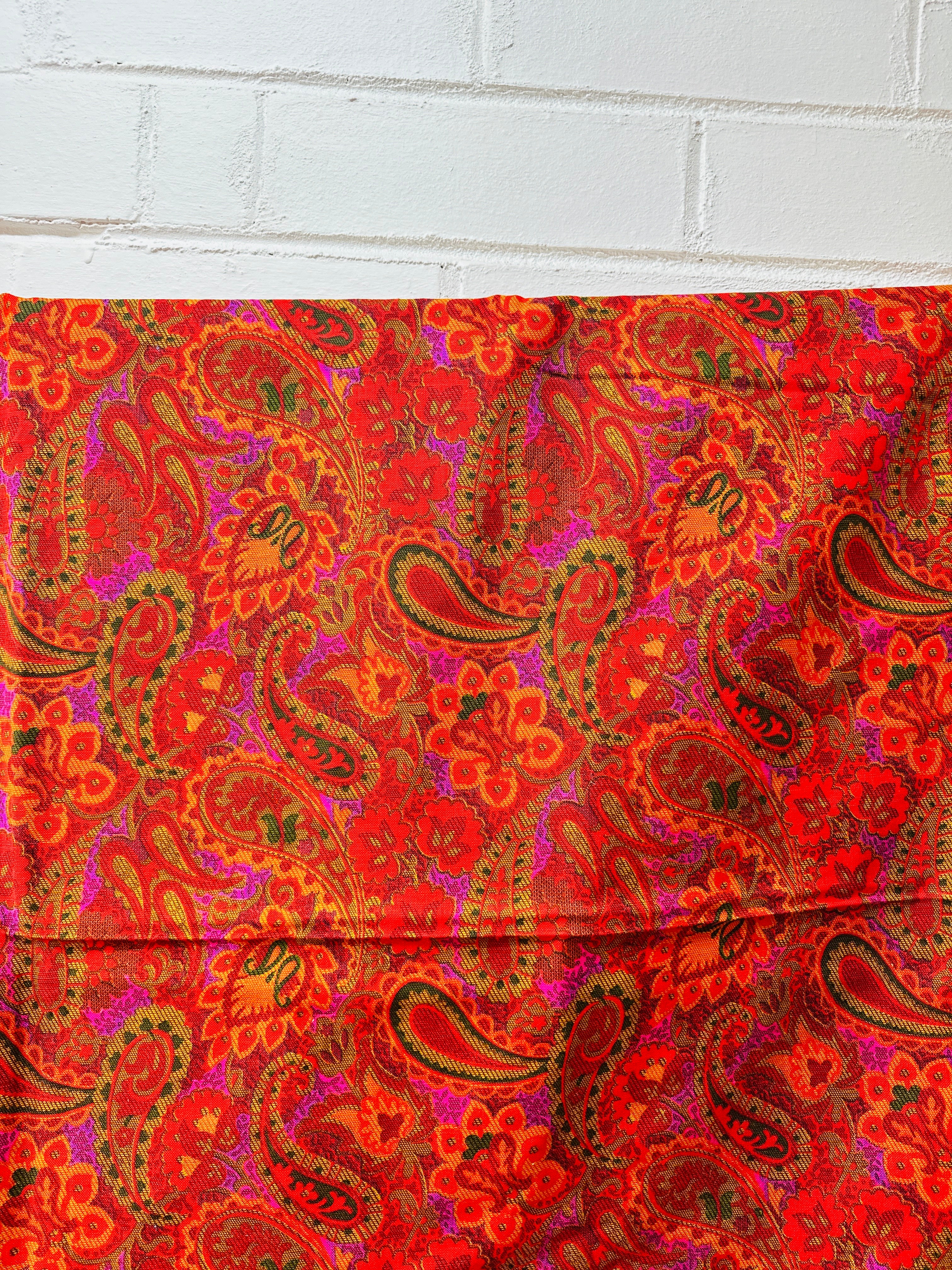 300cms Beautiful Bright Reds PAISLEY Vintage Fabric