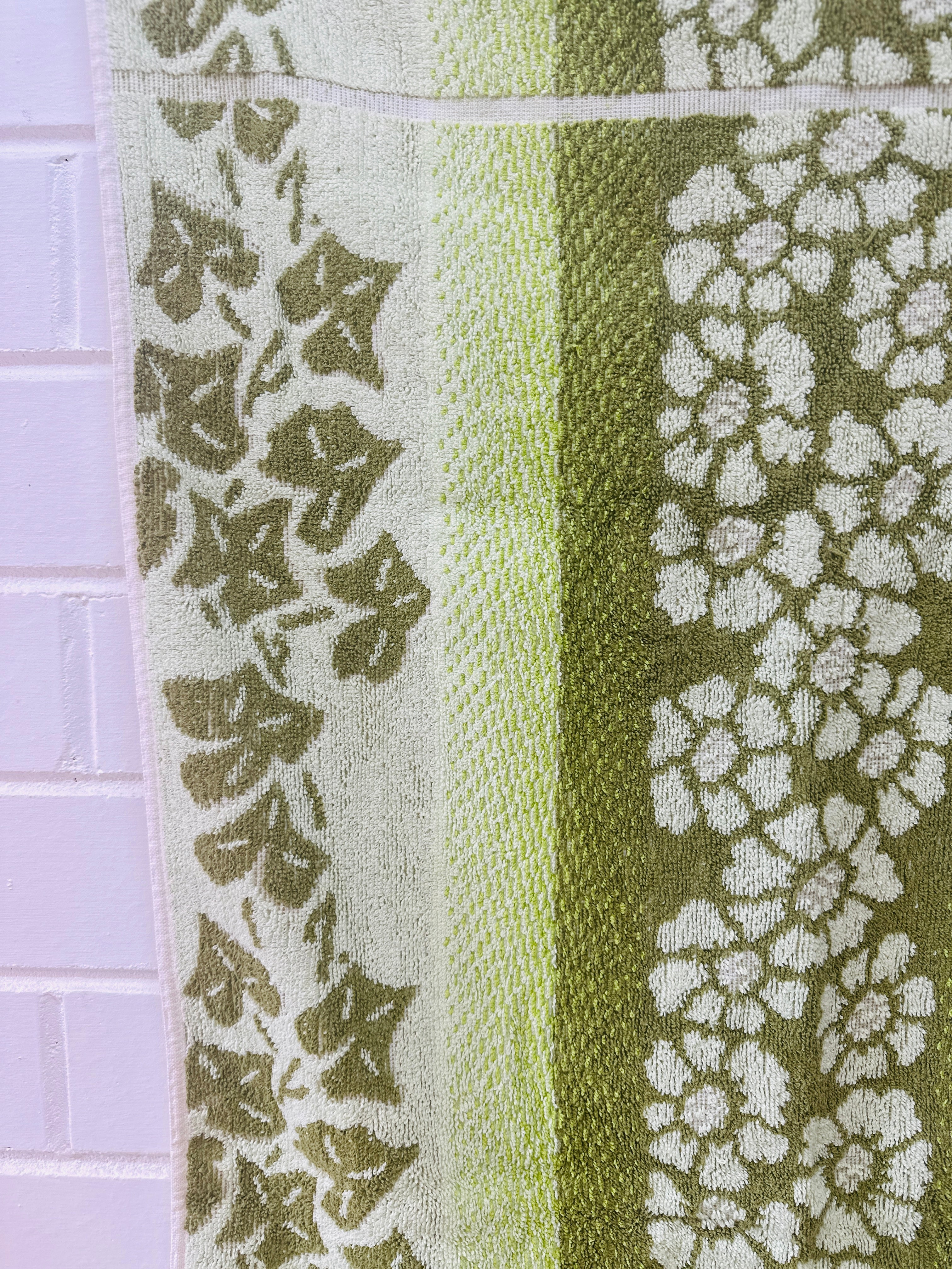 UNUSED VINTAGE Dri-Glo Bath Towel GREEN
