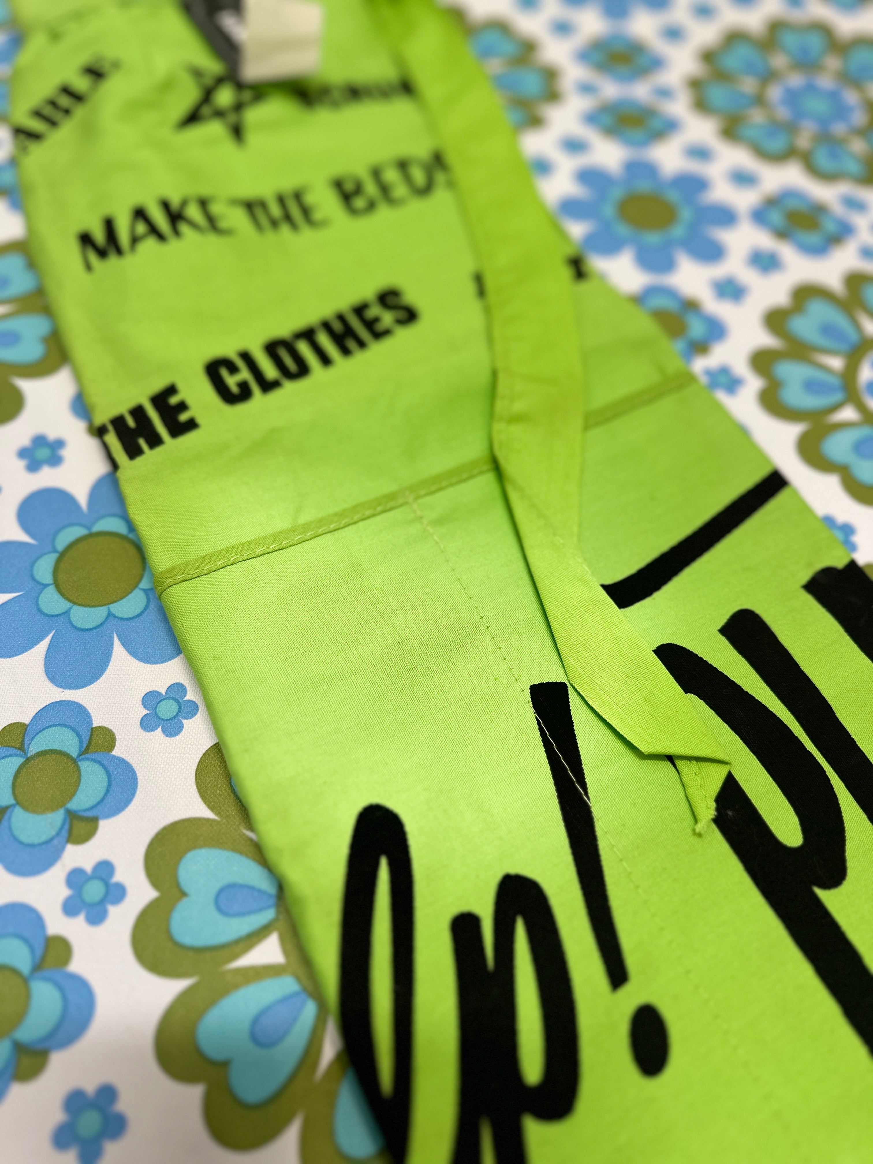 UNUSED Retro W Tags Apron