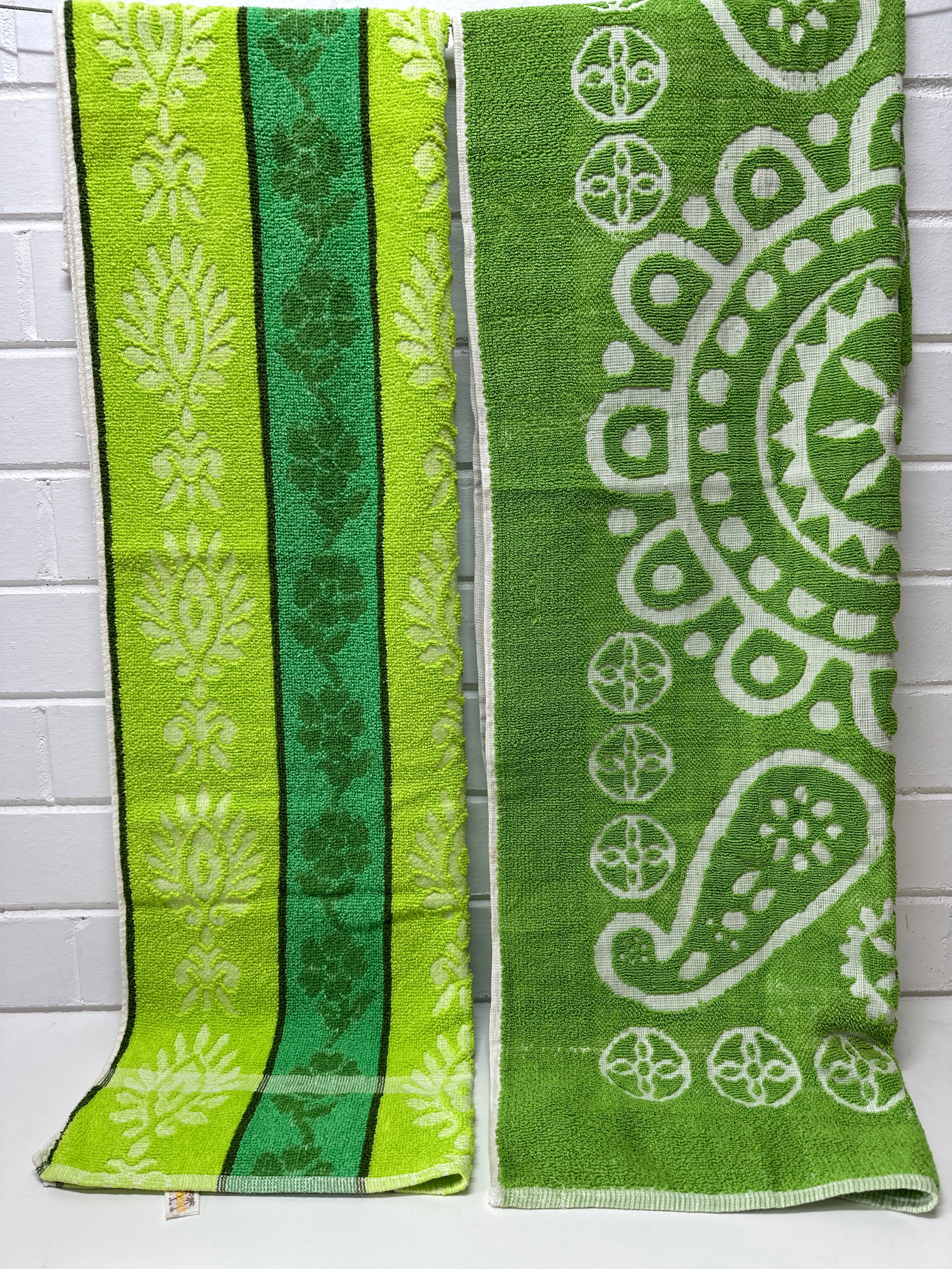 UNUSED Vintage Green Bath Towel RETRO