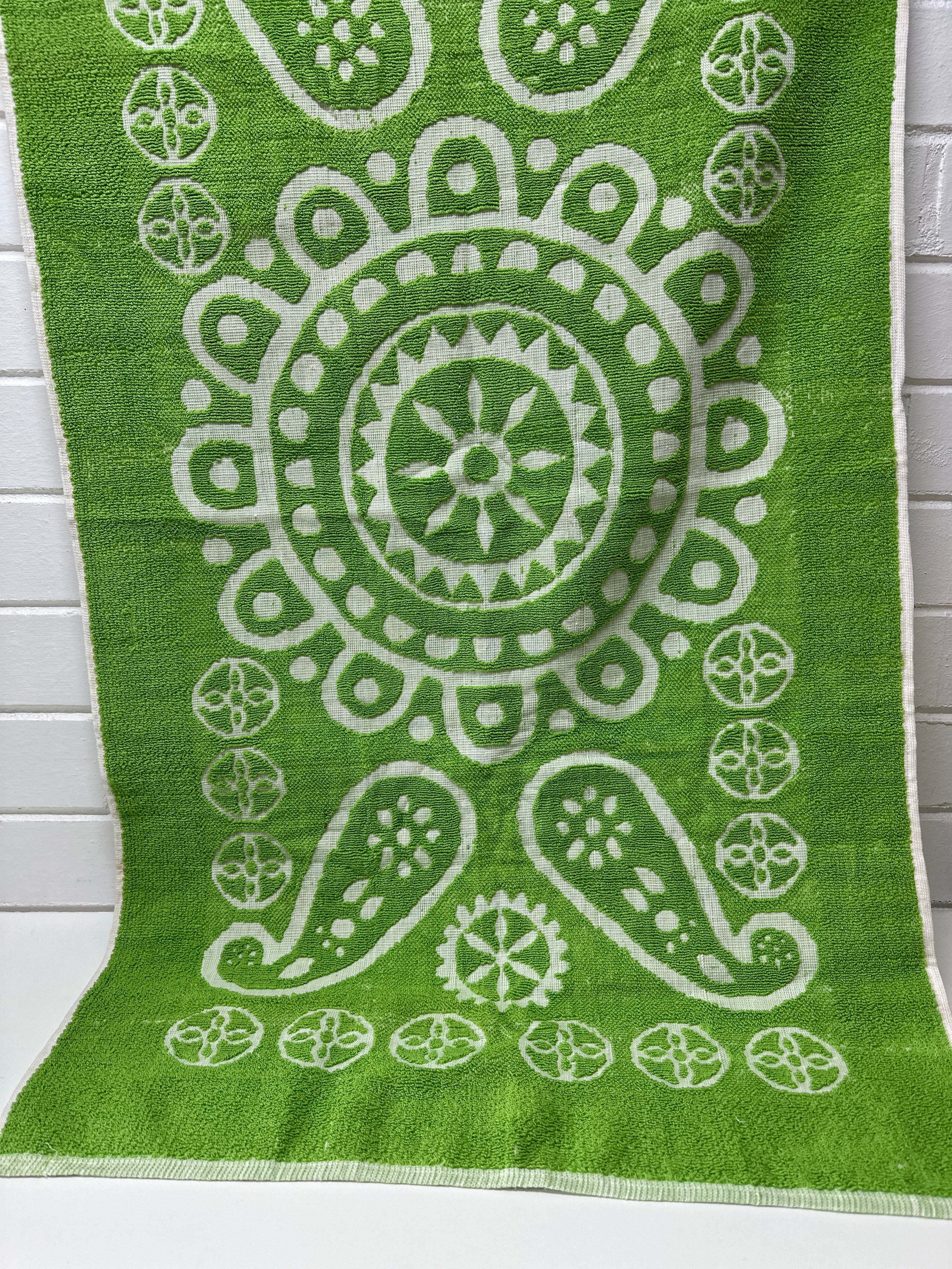 UNUSED Vintage Green Bath Towel RETRO